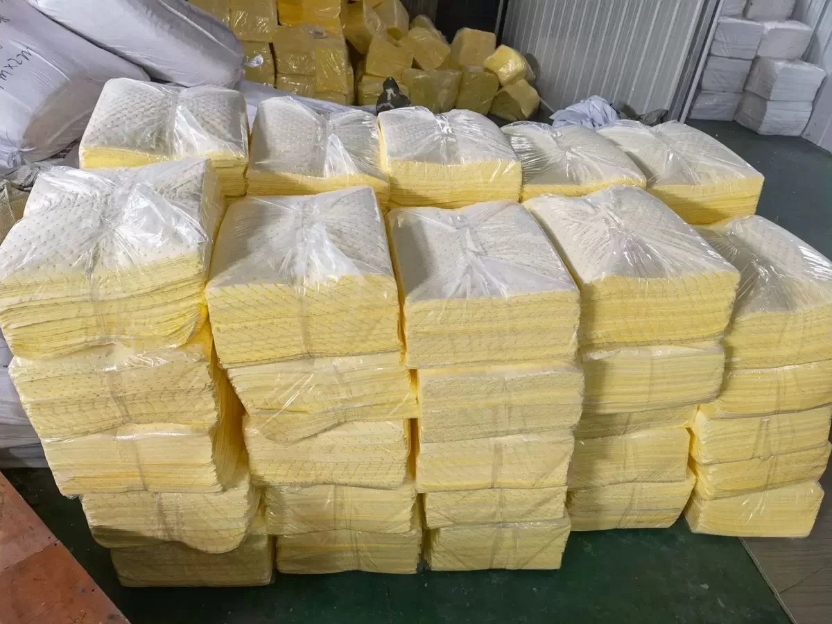 Yellow Chemical Absorbent pads spill kits 30 L capacity chemical Sorbent folded spill kit