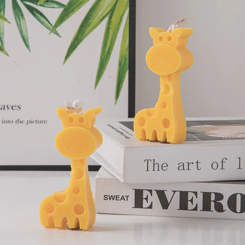 Novelty Handmade Animal Dinosaur Frog Giraffe Elephant Scented Art Candle For Home Decors Wedding Table Gift Giving