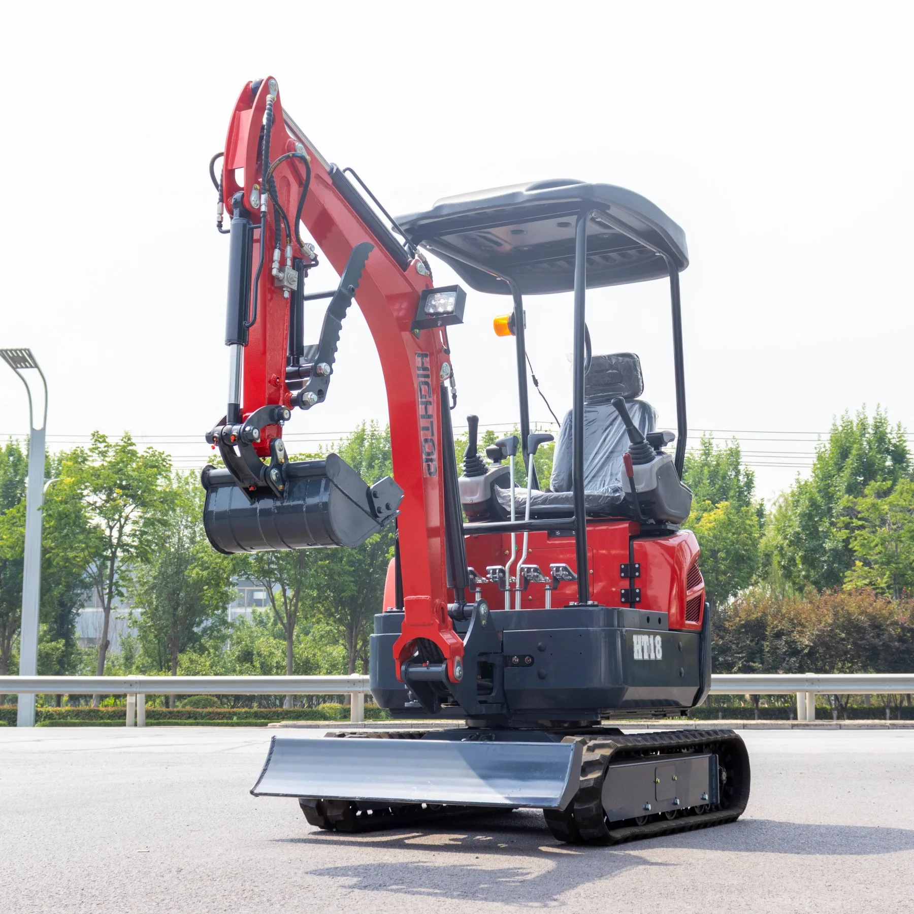 Hightop Mini Excavators 18 Ton Diesel Engine Chinese Miniature Excavator With Grabber
