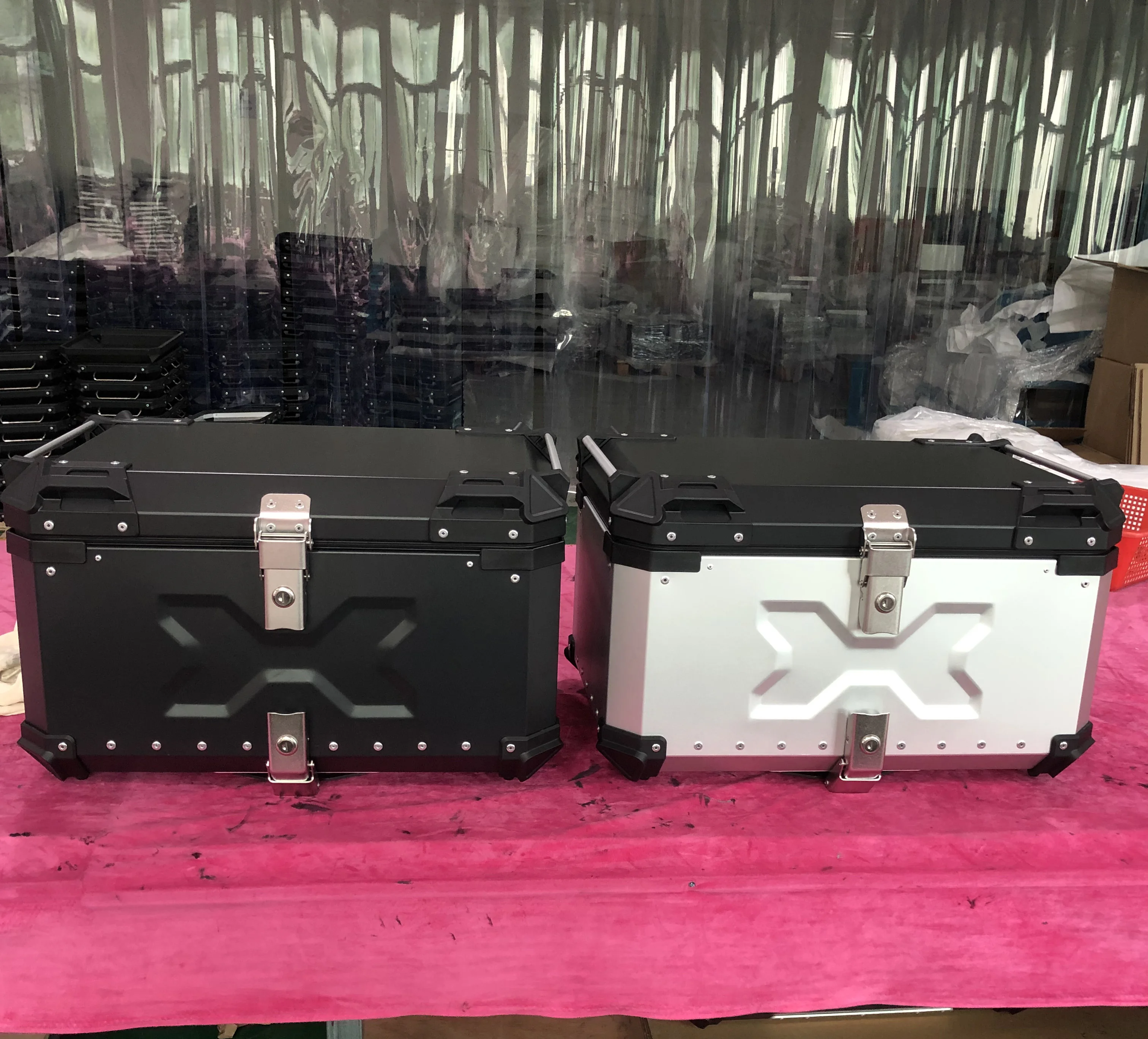 
F2-moto 65L85L High quality black waterproof quick release motorcycle metal rear trunk aluminum tail box motorcycle top case 