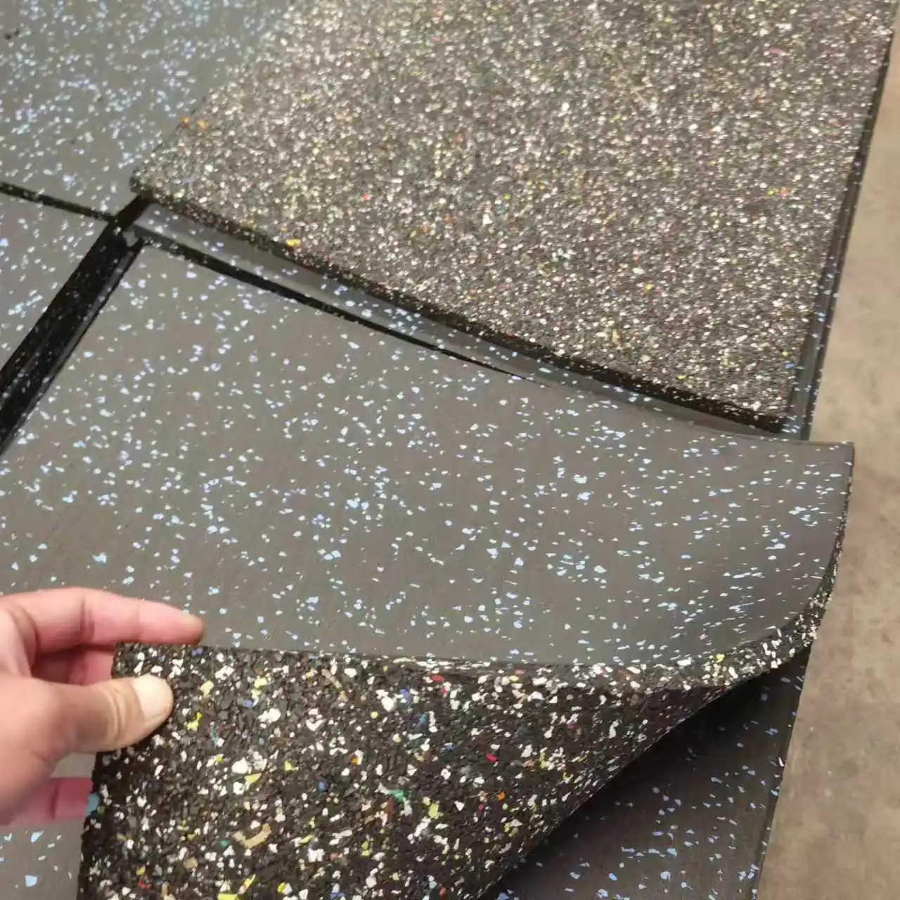 Wholesale 500*500*15mm Thick Anti-Slip Gym Black Mats Indoor Rubber Tiles Synthetic EPDM Flooring