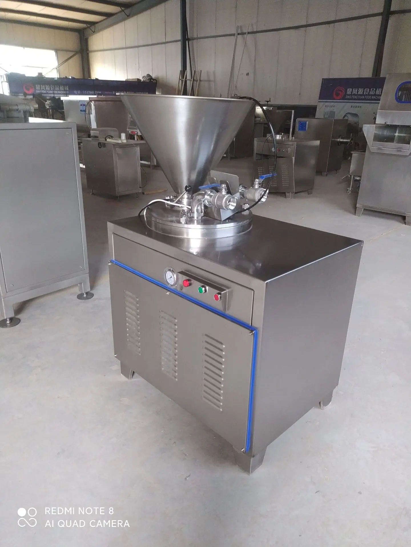 Meat product making machine sausage maker with twisting function