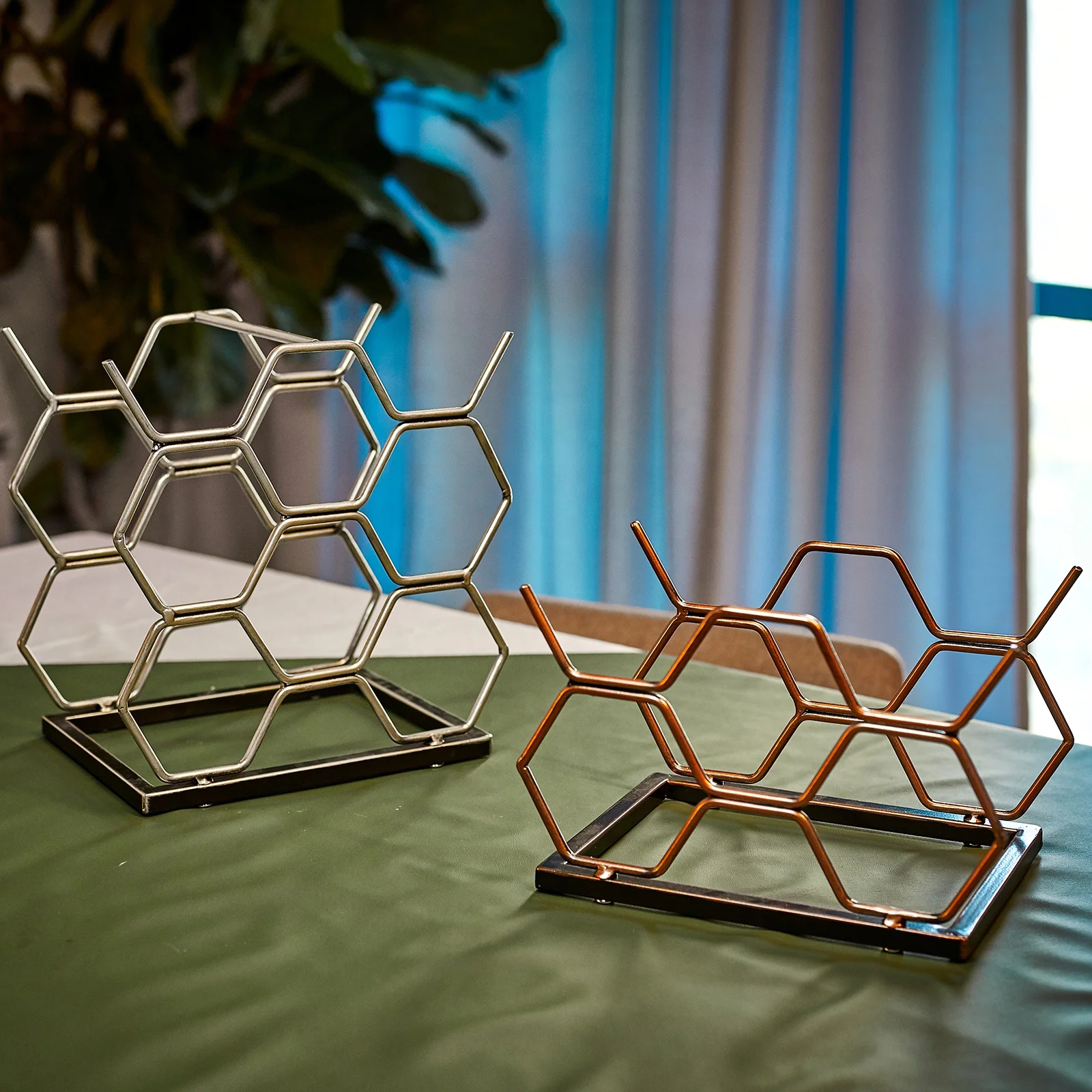 Contemporary Modern Metal Wine Rack 8 Bottles Wine Bottle Holder for Wine Storage