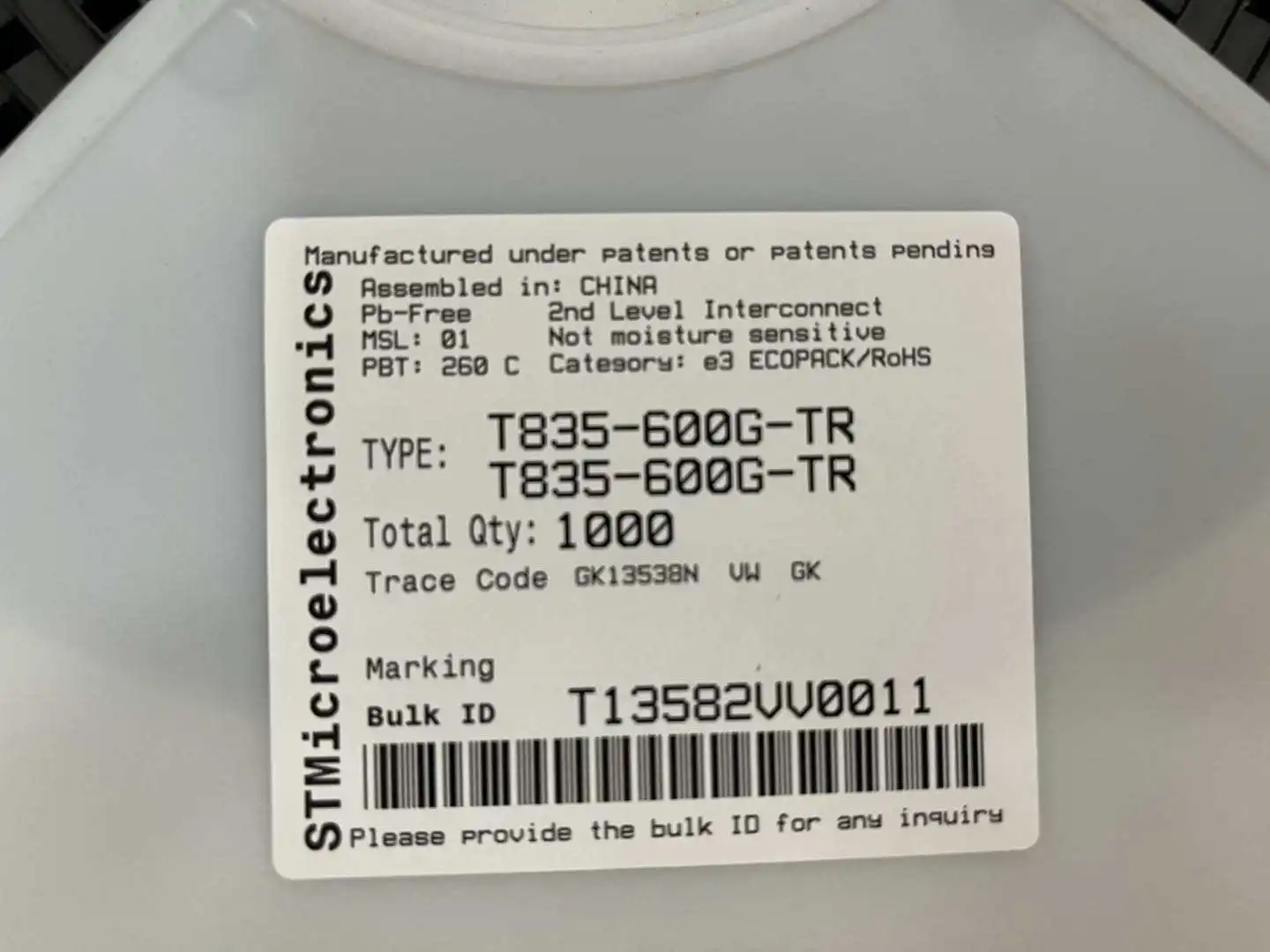 T835-600G 600 Vdrm 8 A Surface Mount Snubberless Triac AC Switch D2PAK T835-600G-TR Transistor