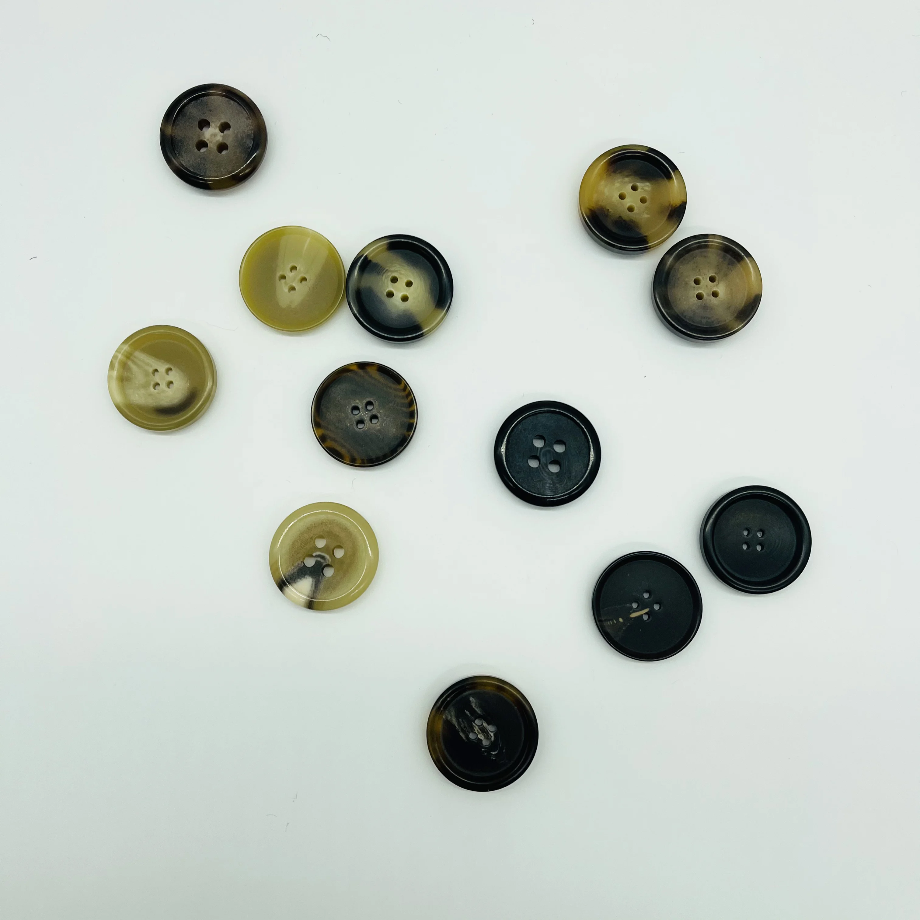 
High Tenacity Fast Delivery 14L 40L China Custom Buttons For Clothes And Jacket 