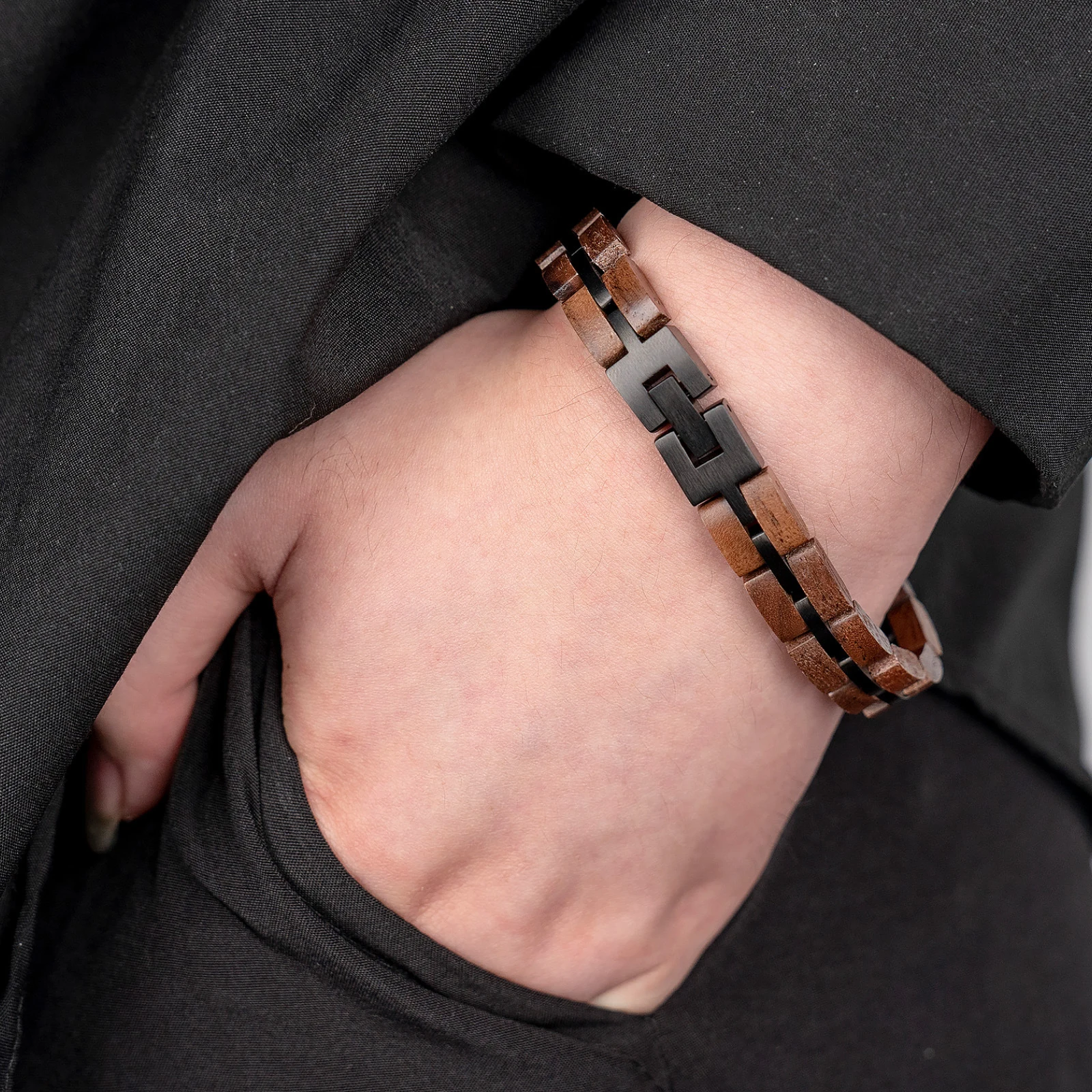 New Arrival Customized Engraved Your Logo IP Blue 316L Stainless Steel and Olive Wood Bracelets for Women