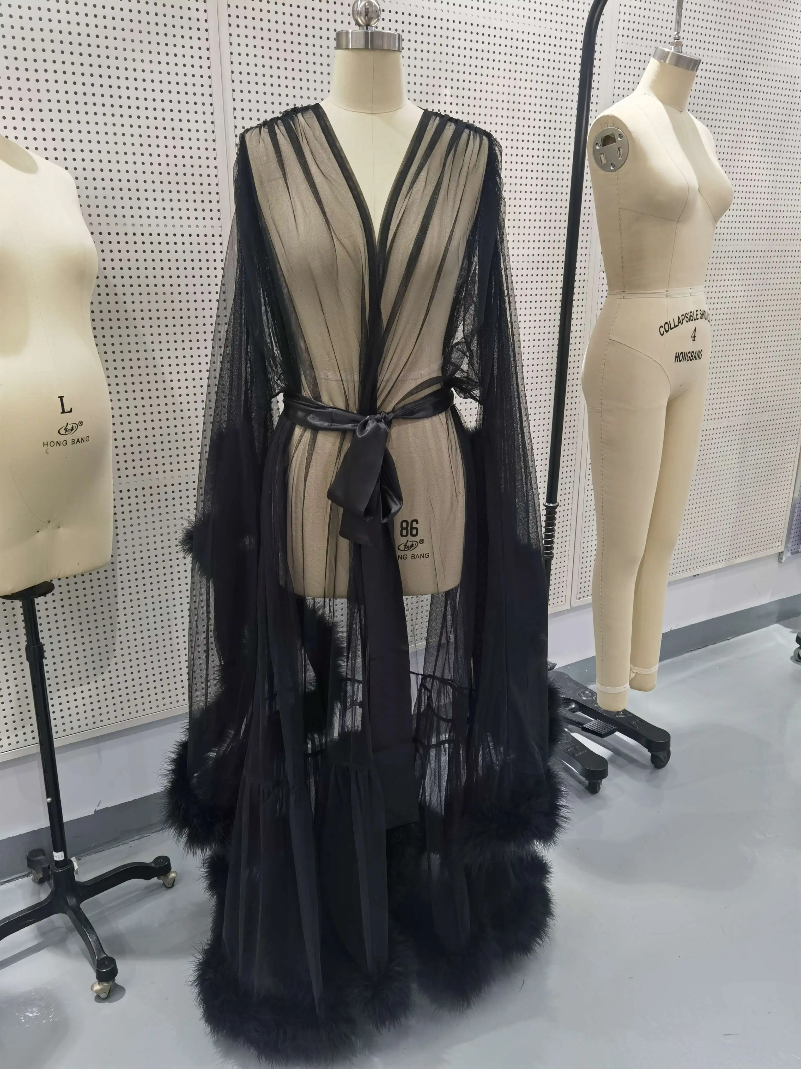 Wholesale Bridal Party Long Fur Wedding Robes Lace Luxury Bridesmaid Feather Trim Women Robe