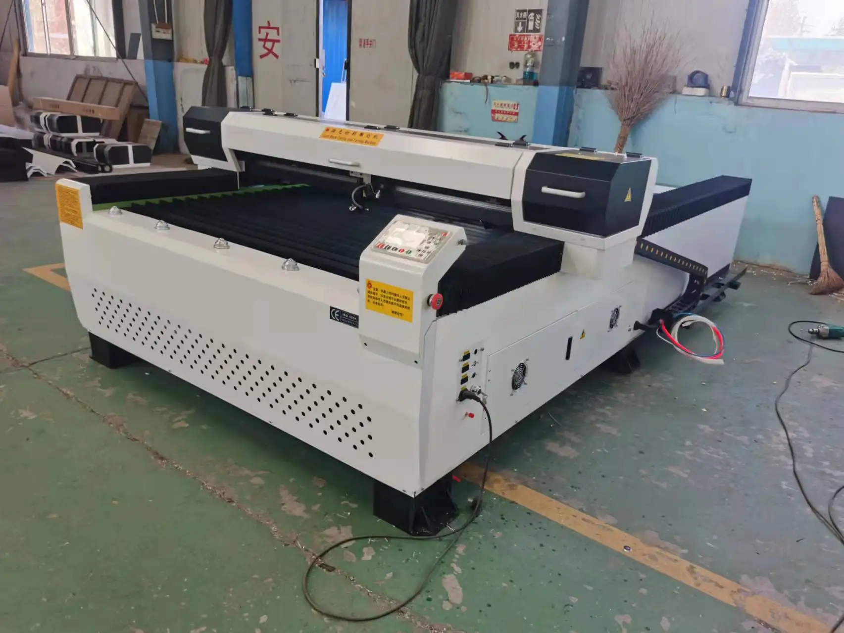 1325 co2 laser cutting machine mixed laser 1.3*2.5 m working area MDF acrylic wood Stainless Steel Laser Cutting Machine 300w