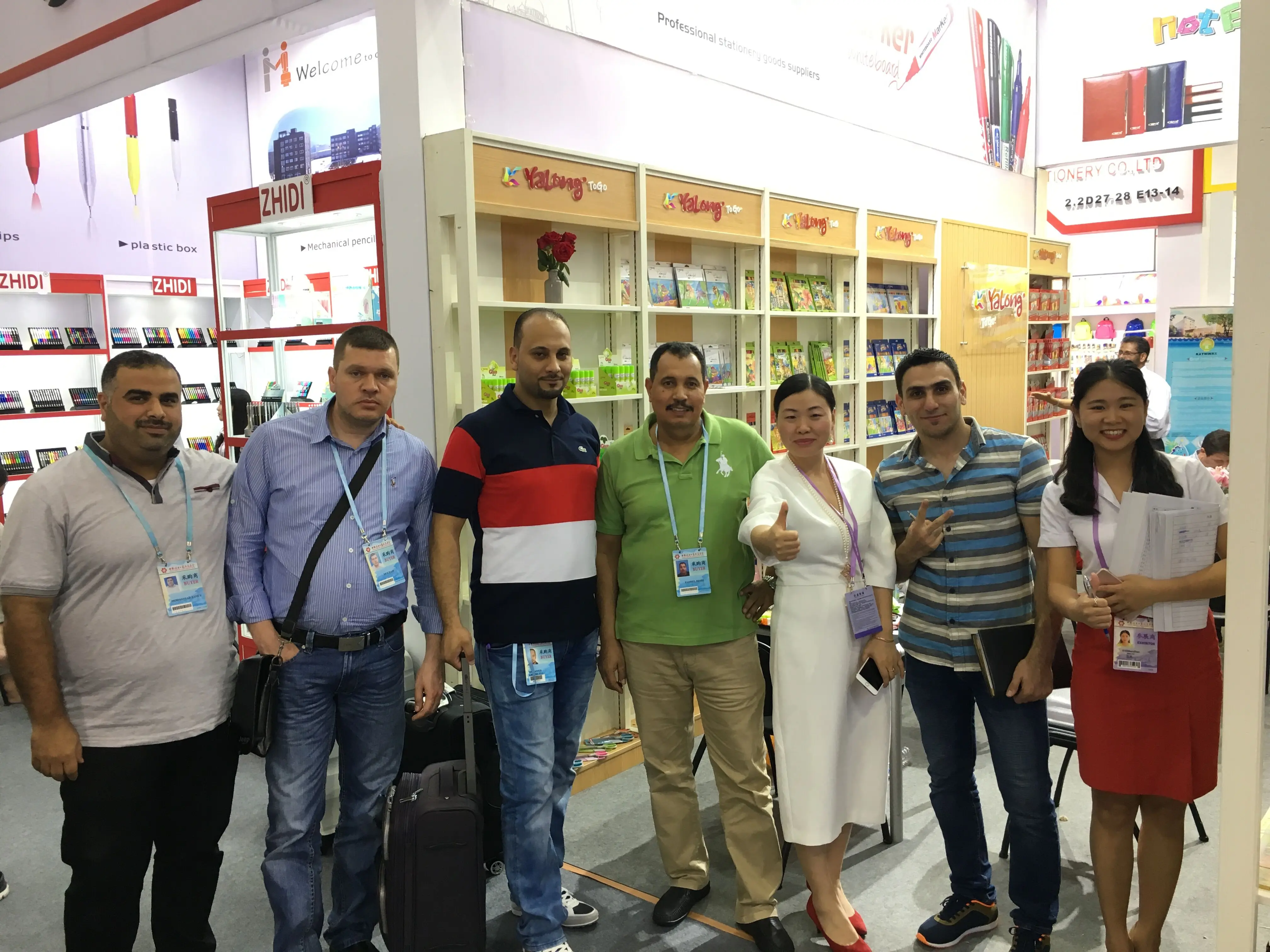 Yalong Student preferred painting brush semi-transparent 4pcs acrylic hold paintbrush set