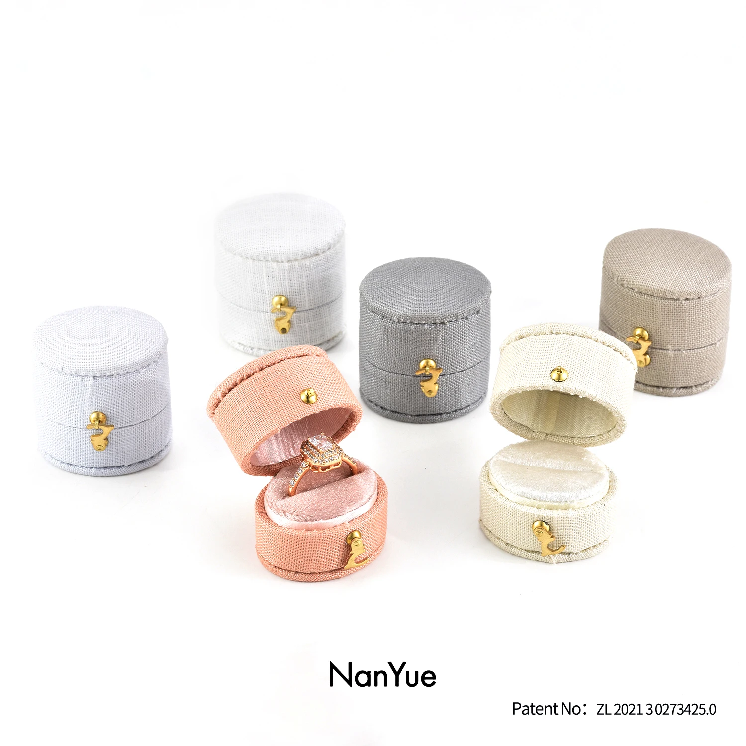 High-end Custom Linen Jewelry Ring Box European vintage Mini Ring Box Travel Portable Jewelry Organizer Box for Rings Wedding