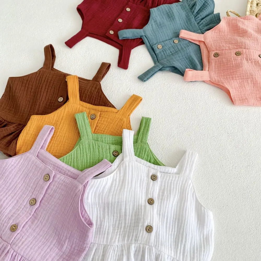 OEM Summer breathable sling ruffled muslin girls clothing sets new born baby clothes set 2pcs set buttoned sleeveless bloomers
