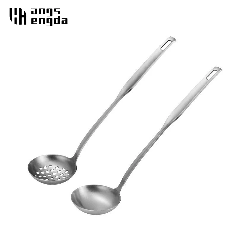 2021 New Separating Filter Fat Oil Filter Spoon 304 Stainless Steel Long Handle Soup Spoon For Kitchen Skimmer Soup Ladle