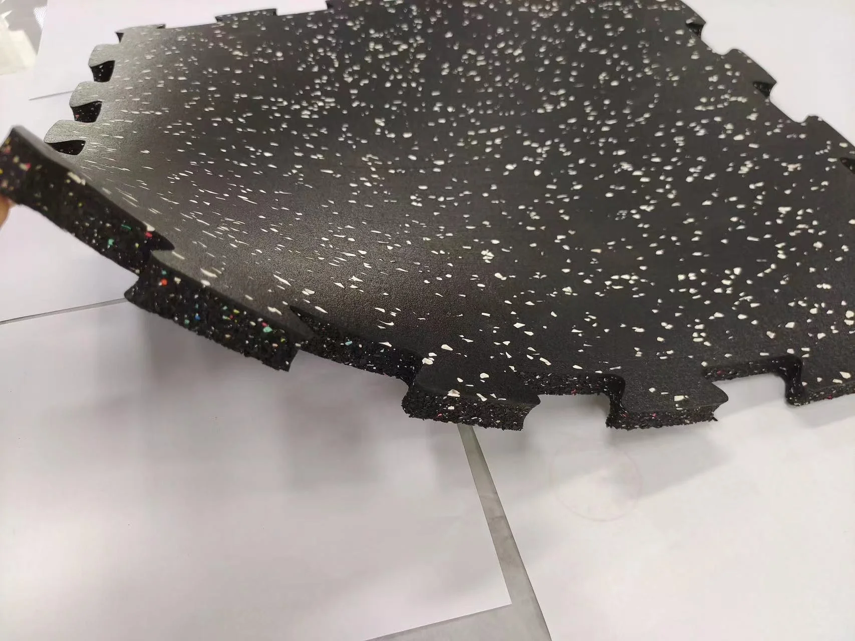 Heavy Duty Gym Floor  Shockproof Rubber Tiles Floor Mat For Fitness Equipment Black Puzzle waterproof Rubber Flooring