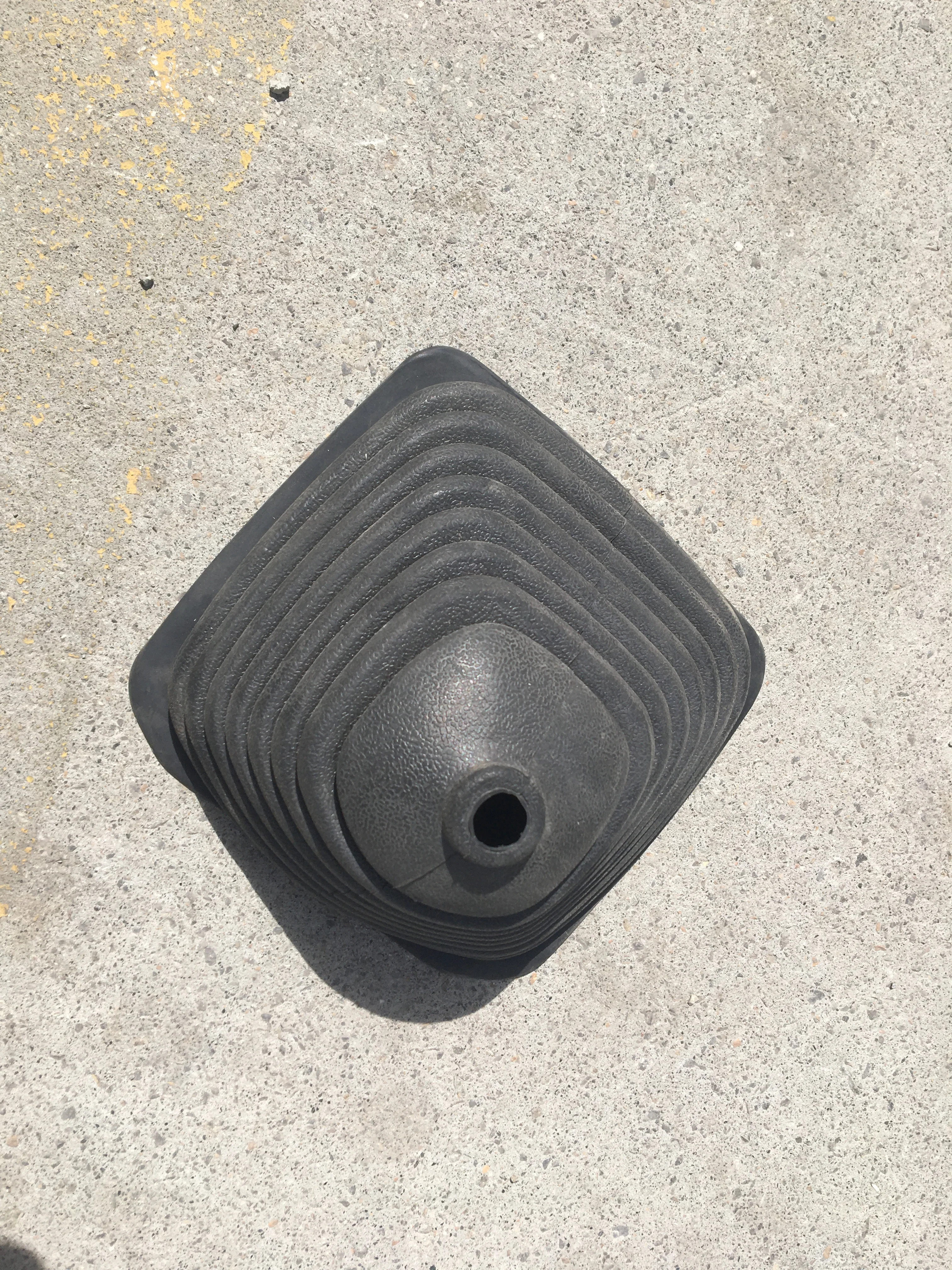 Sinotruk Howo light truck spare parts LG9704240014 howo gear shift knob shift dust cover