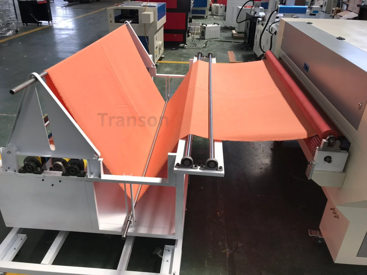 Large Size High Productivity Fabric Laser Cutting Machine 150W 130W CO2 Laser Auto Feeding Fabric Cutting Machine