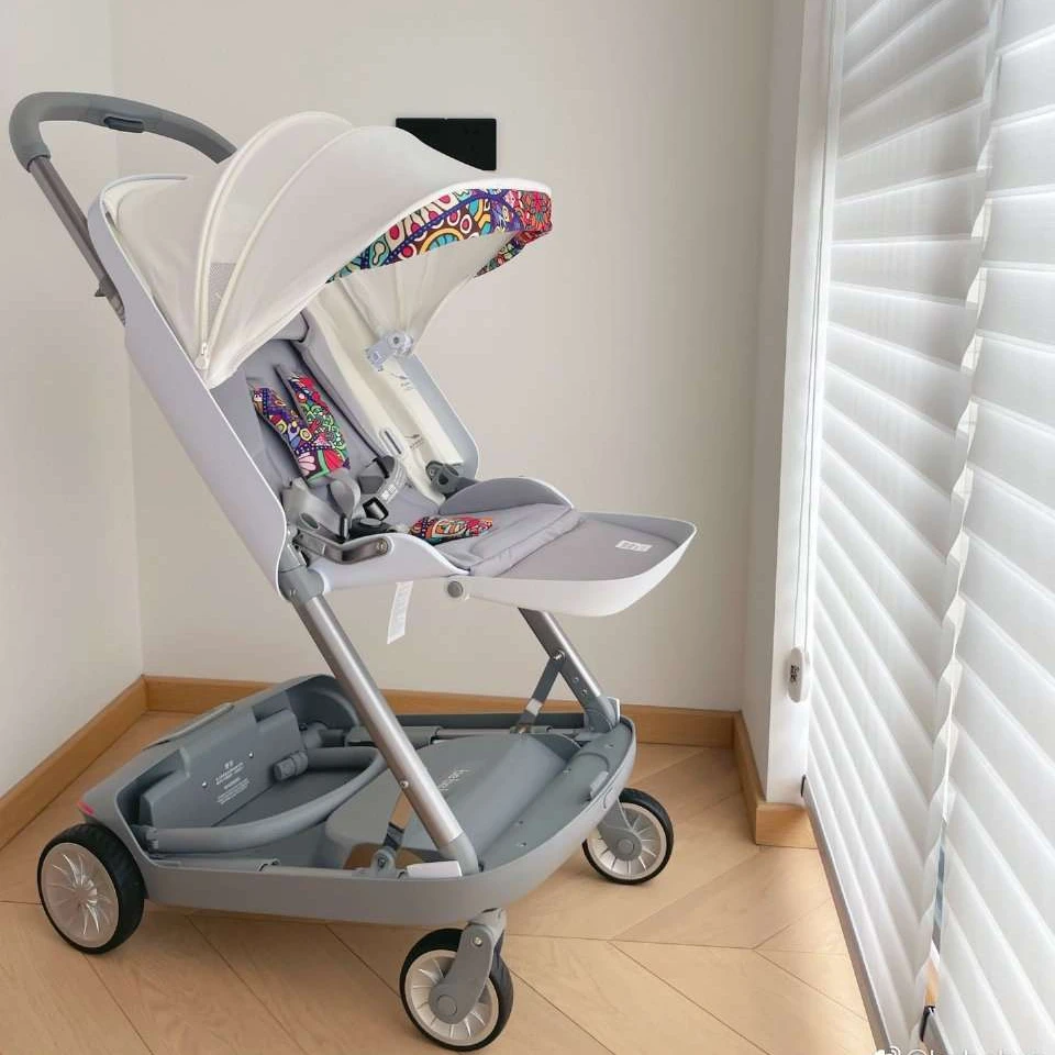 Red Dot Award Baby Pushchair Cochesito de Bebe of Modern Design