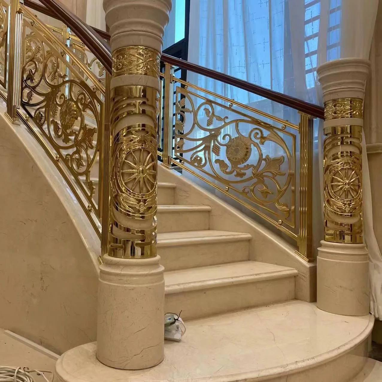 Лидер продаж лучшее качество Заводская гостиничная медная алюминиевая колонна лестница перила резная