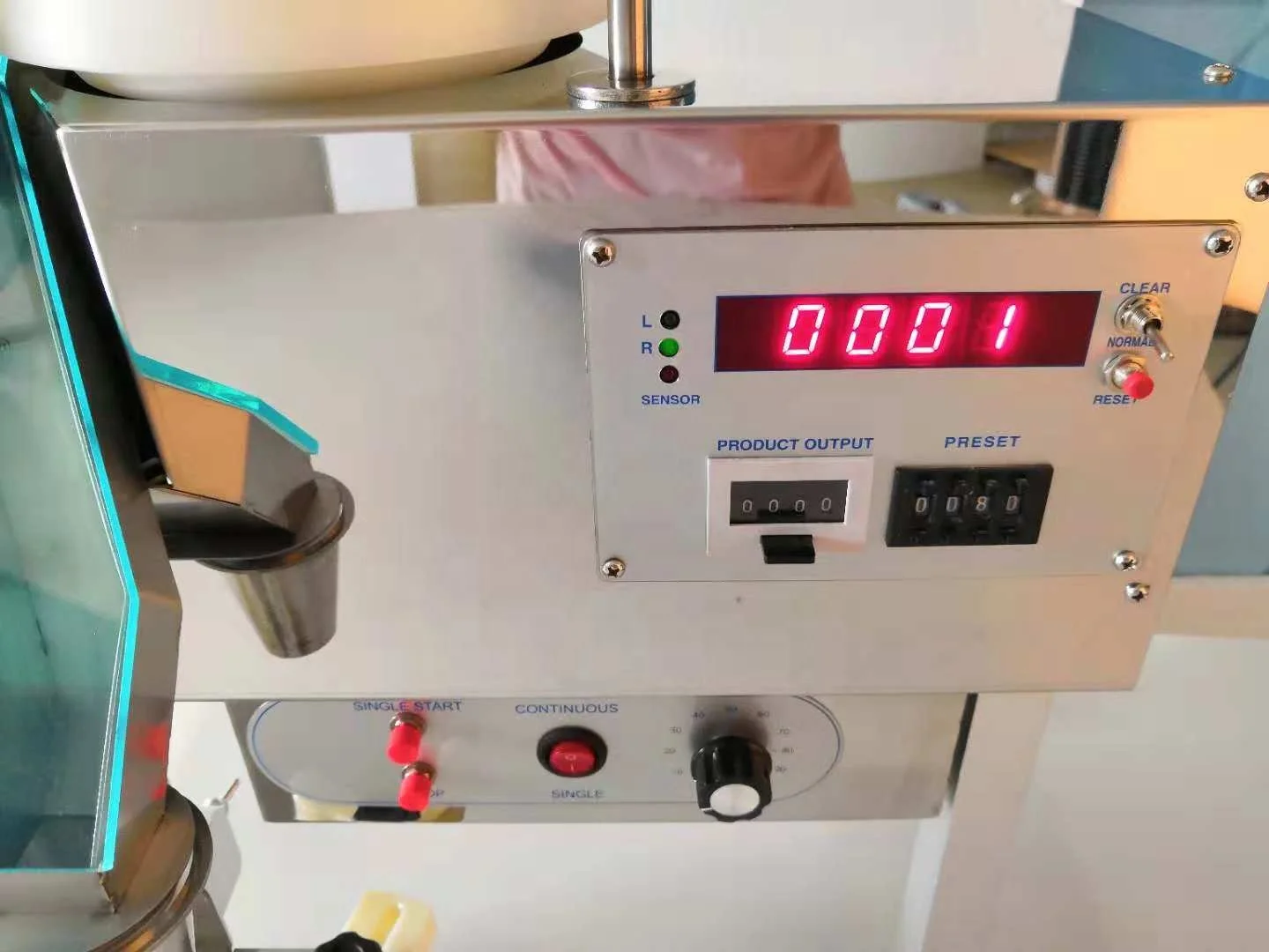 New Customized Automatic Right Price Tablet Counting Machine / Capsule Counter / Capsule Counting Machine