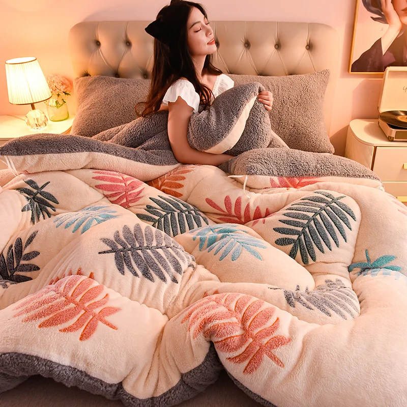 Thickened Warm Lamb Fleece Quilt Soft Polyester Fiber Quilt Size Can be Customized Bedding Set bed cover luxury bed sheets