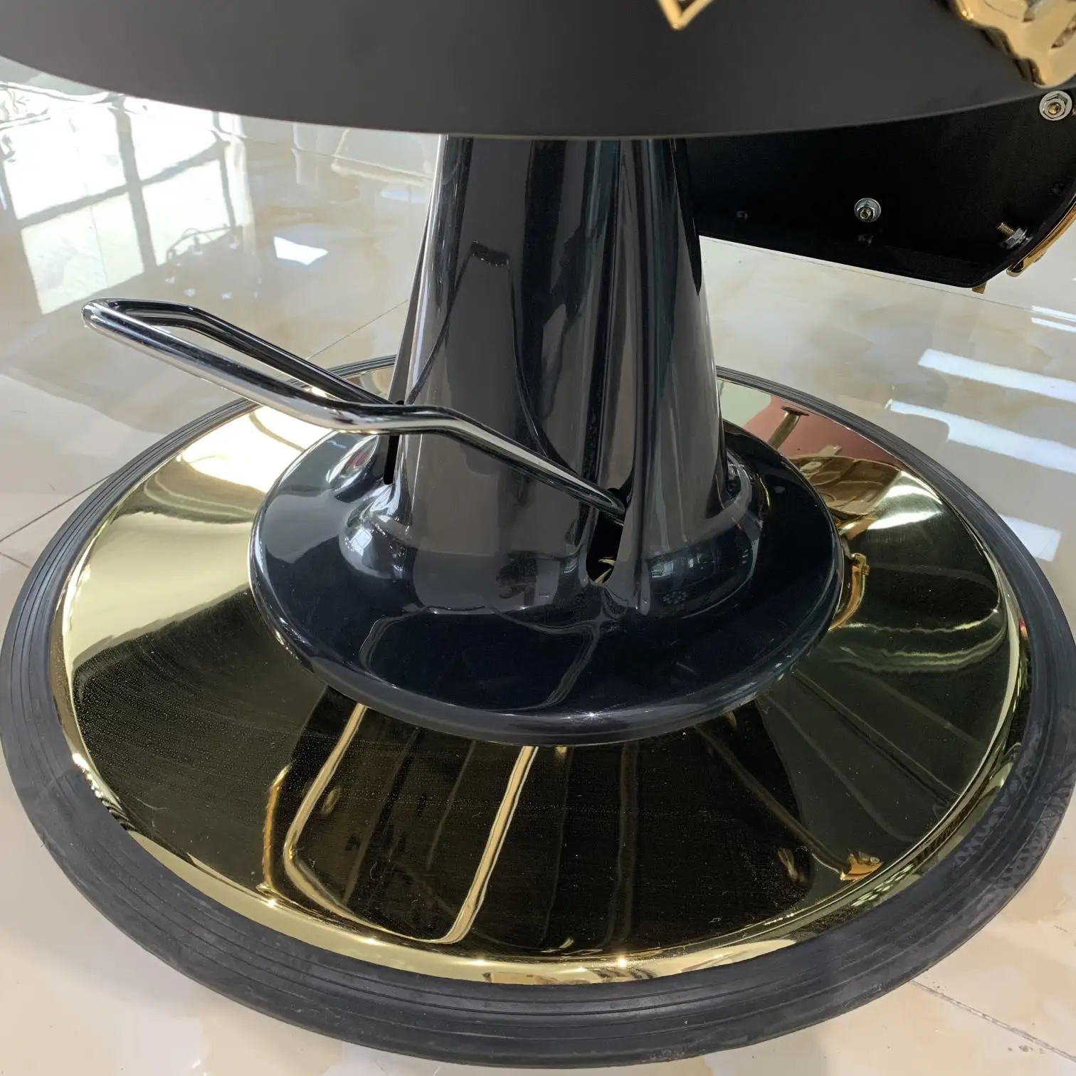 wholesale modern luxury rivet accessories golden metal high class hydraulic salon furniture barber chair