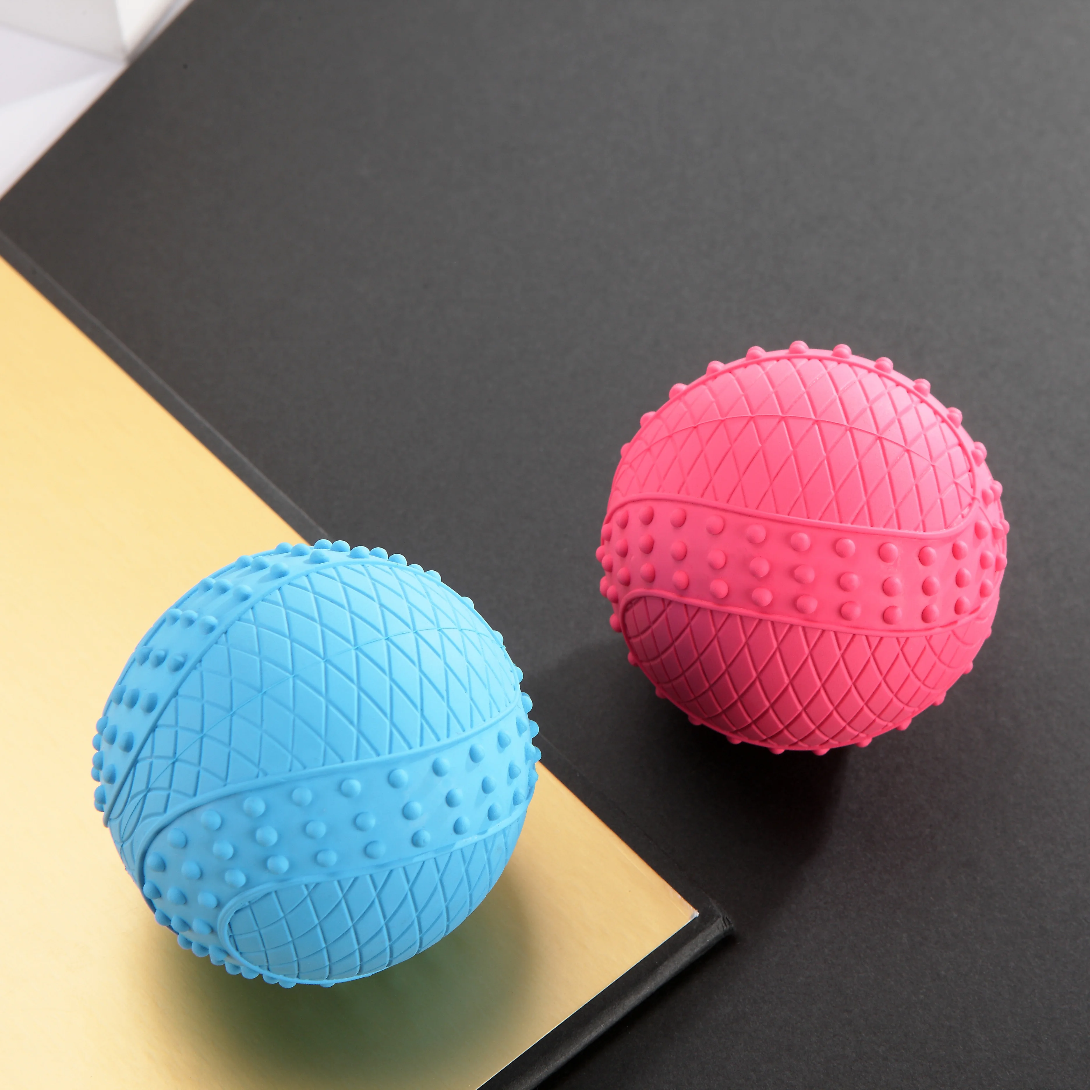  Vking Manufacturer Natural Rubber Supply Interactive Pet Training Squeaky Chew Toys Ball for