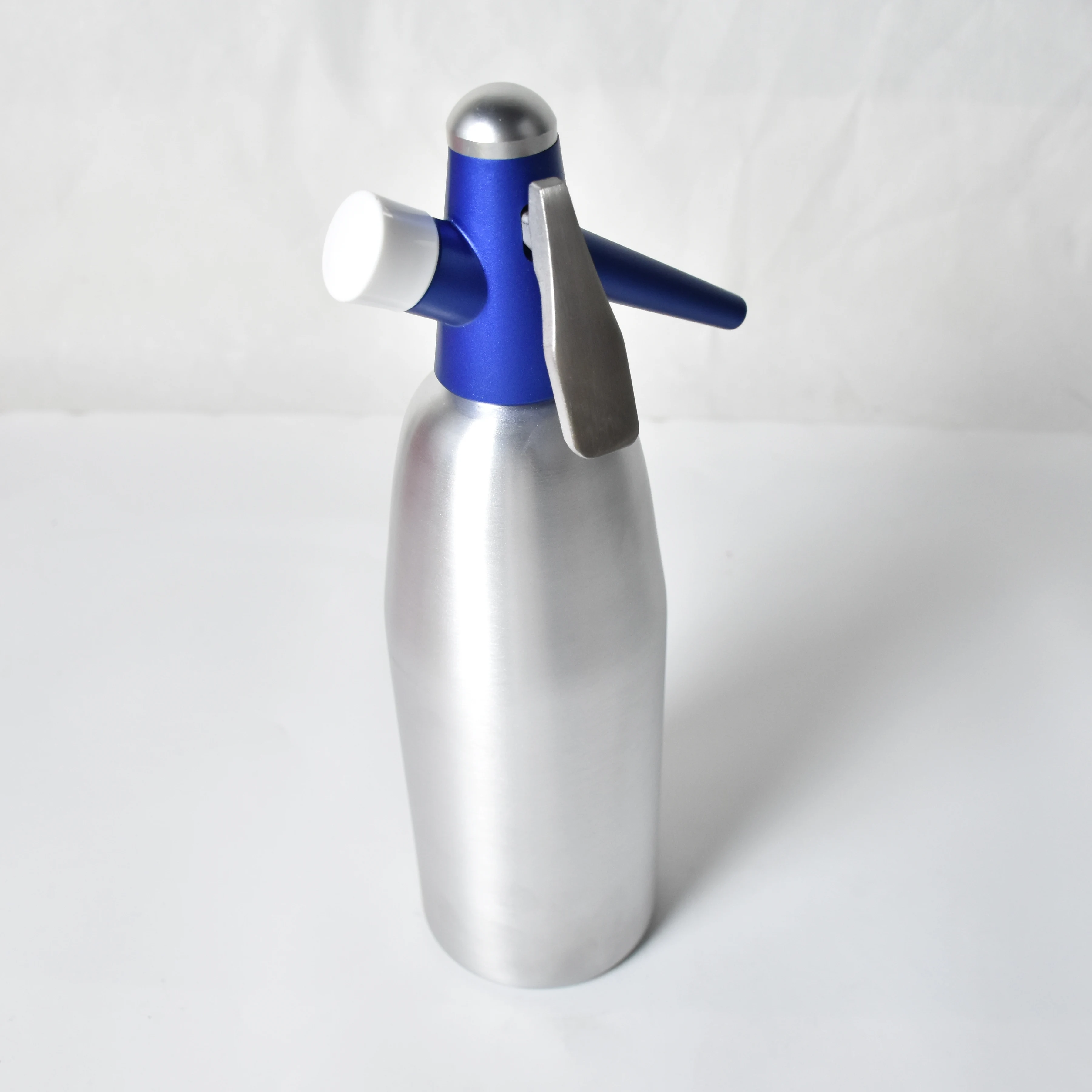 Professional manufacturer Customized Versatile Cost-effective Aluminum 2 pint  Soda Whipper Whip Soda Dispenser