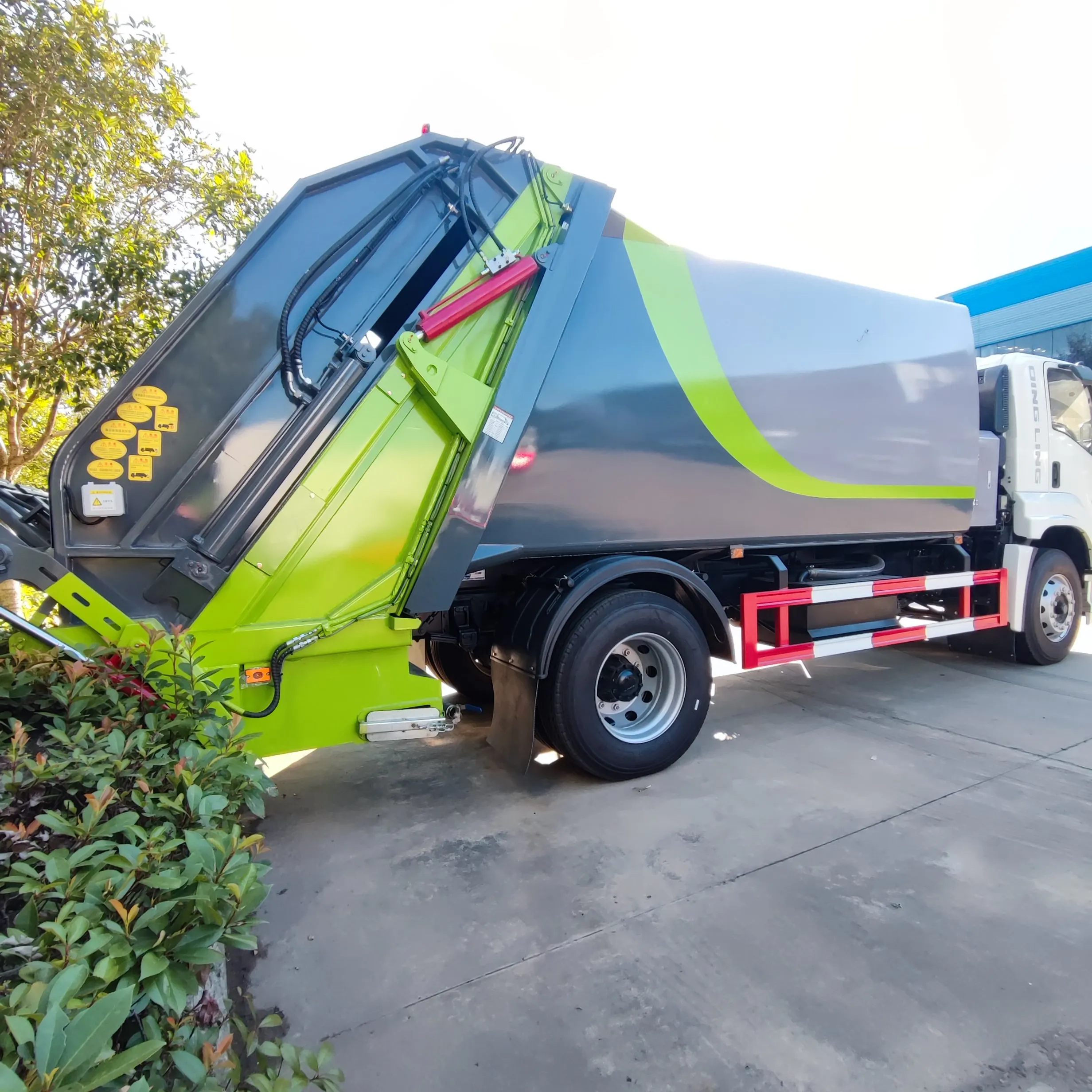 CLW Hydraulic Garbage Compactor Truck 12CBM Trash Compactor Truck ISUZU Engine Waste Disposal Truck