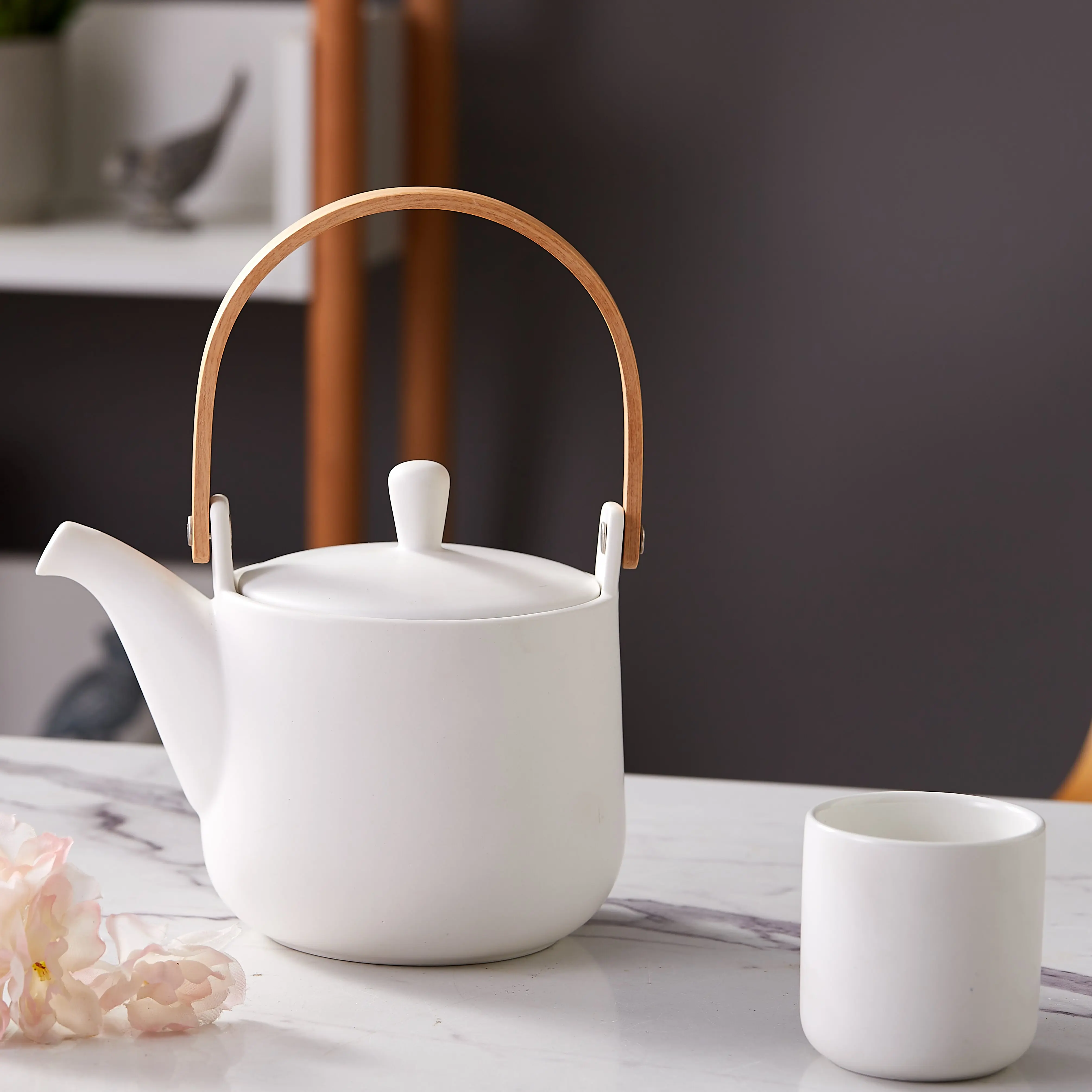 2024 modern coffee tea pot drinkware set bamboo handle design custom logo ceramic teapot