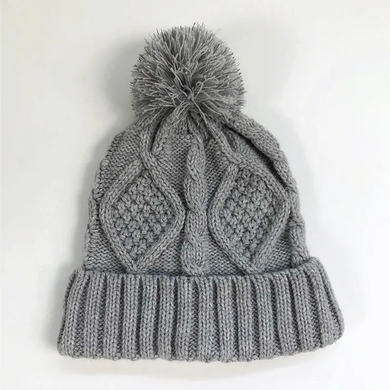 OEKOTEX Certificate AZO Free Cozy Chunky Cable Knit Hat for Women with Reflective Pompom