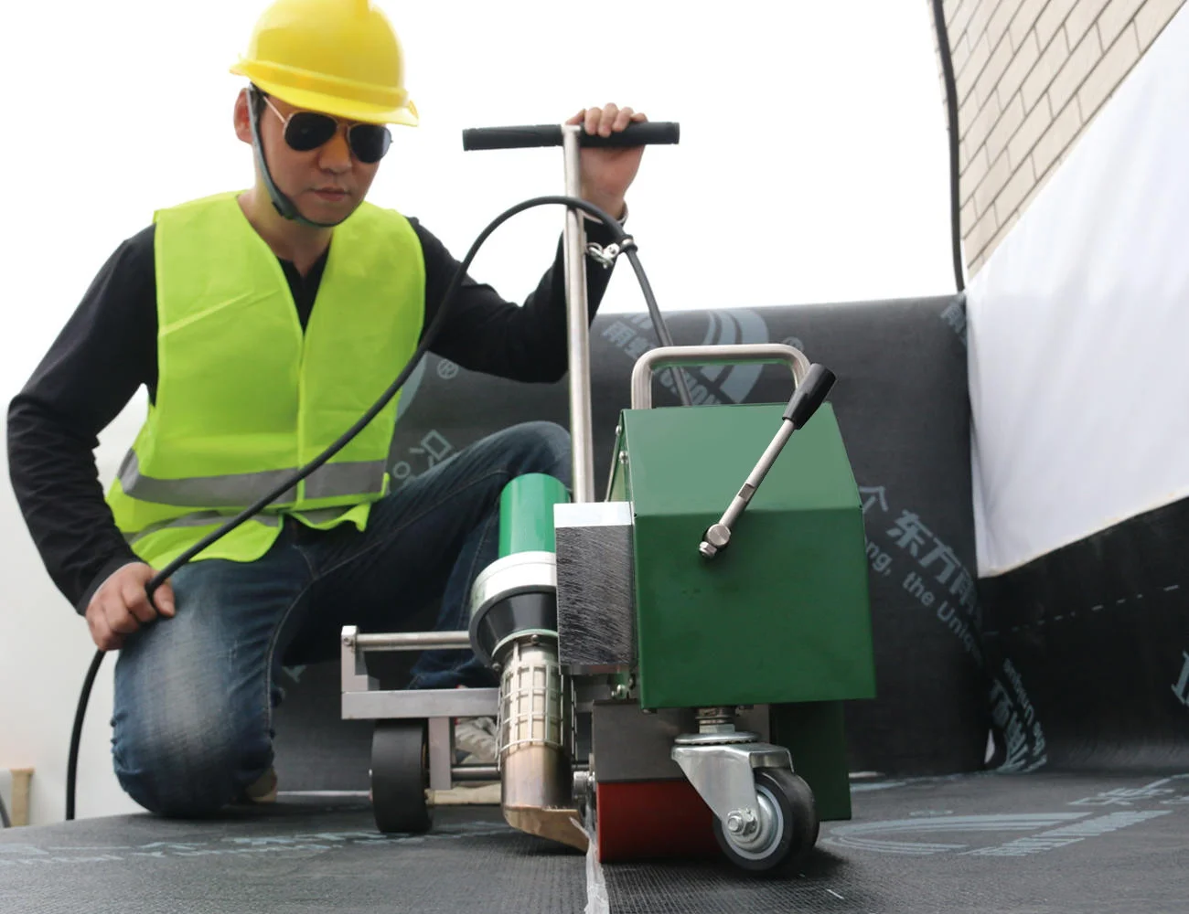 NT-WE002  Automatic Bitumen Roofing Welding Machine Roof Waterproofing Plastic Hot Air Welder for PVC TPO SBS Membrane