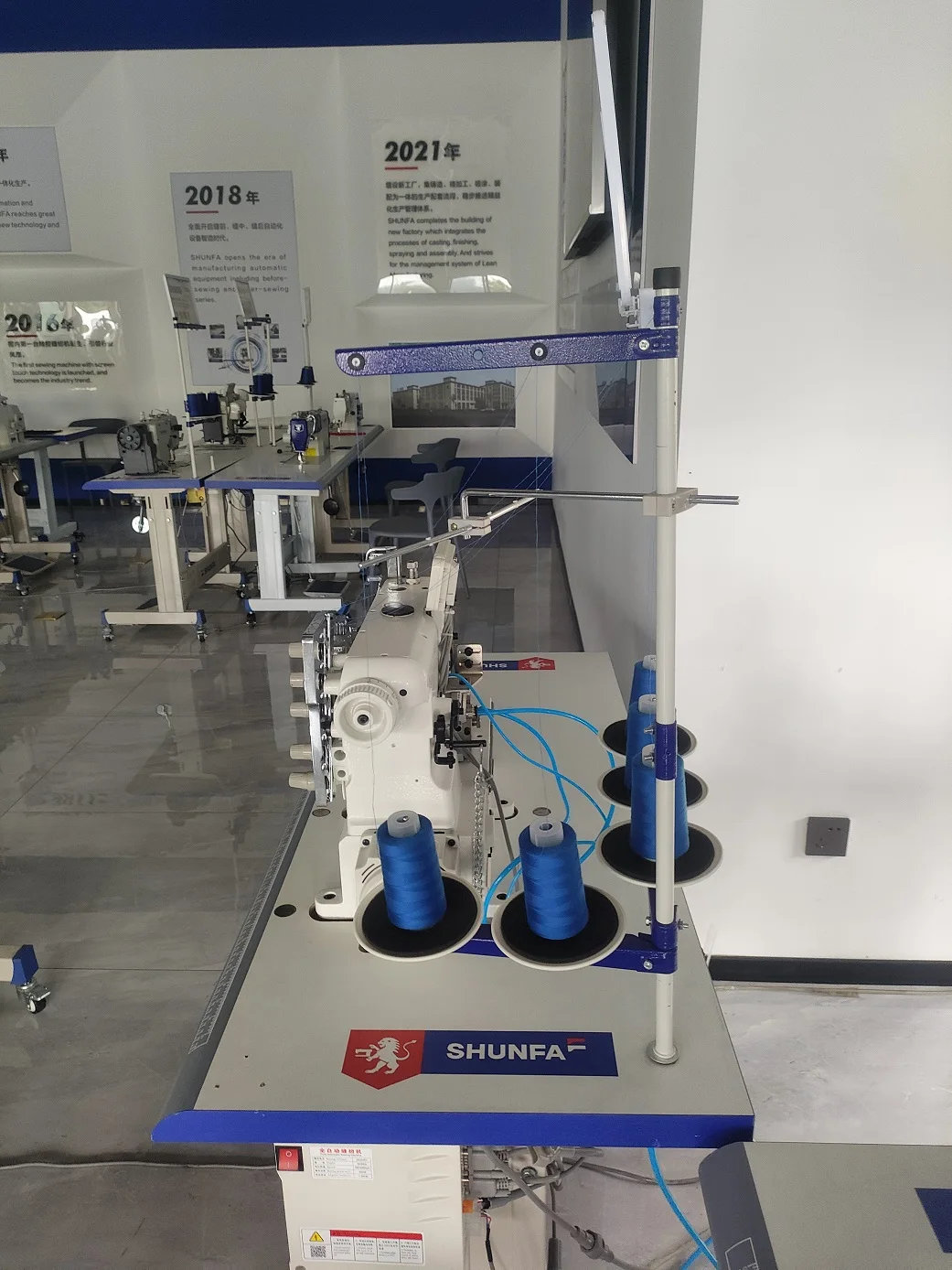 Direct Factory Sale Flat-Bed Interlock Commercial Electric Sewing Machine For Clothes Factory