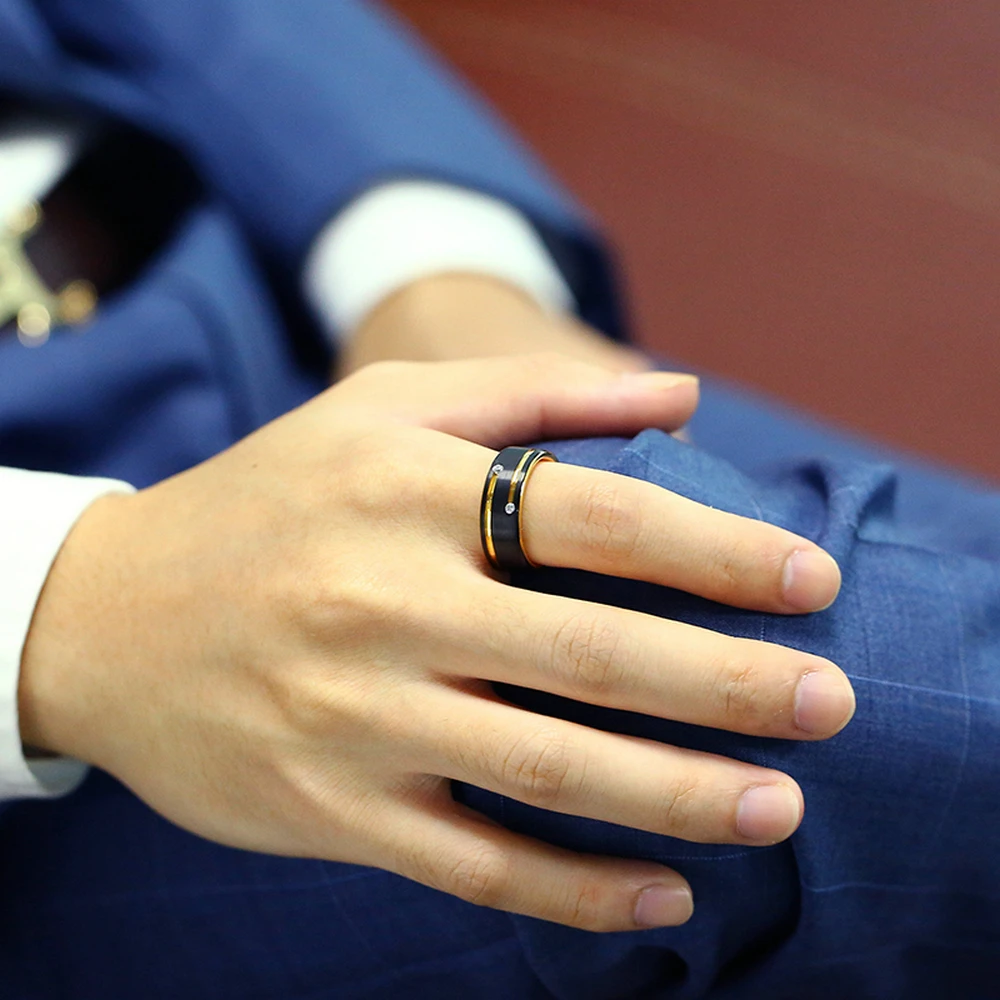 Кольцо из вольфрамовой стали с золотым покрытием и фианитом, 8 мм