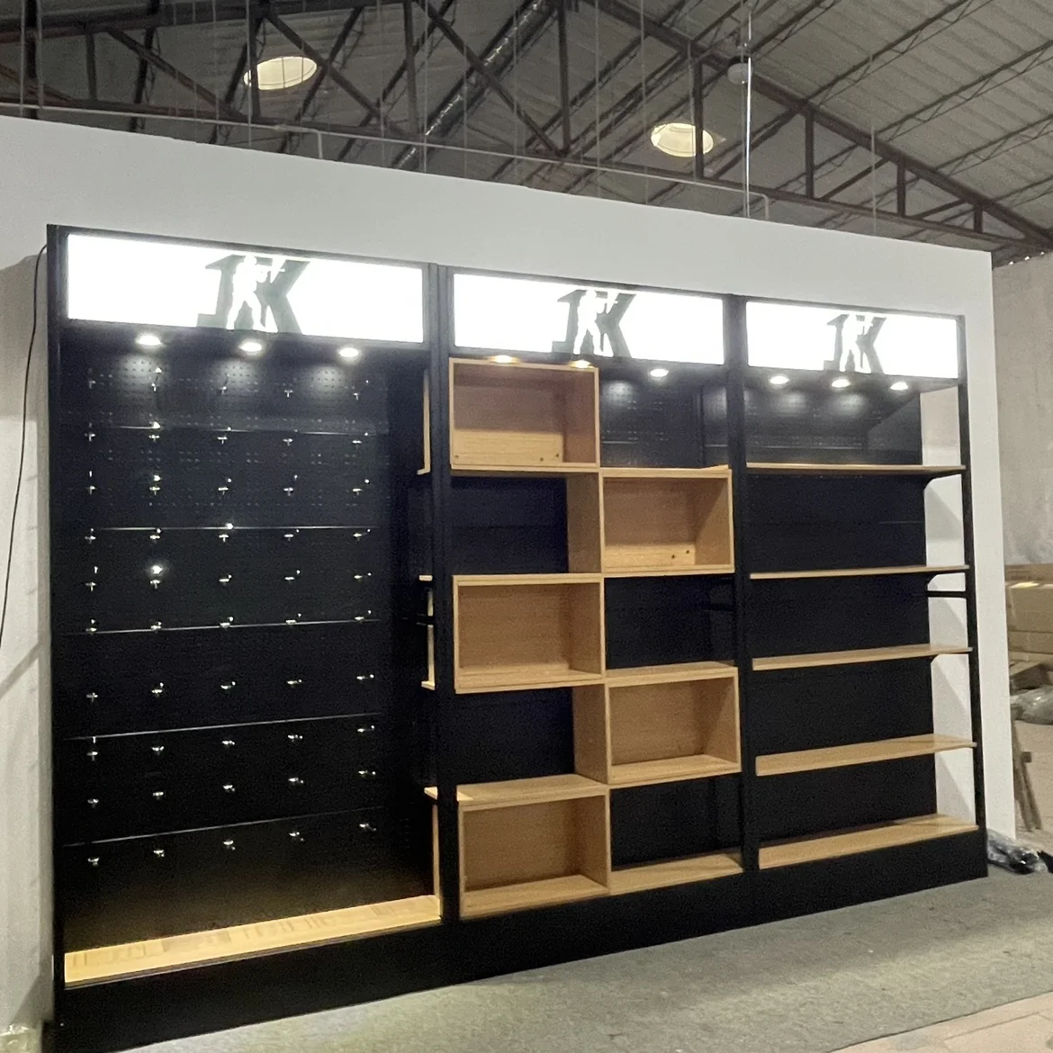 Pegboard Cellphone Accessories Display Rack Electronic Shelf Display Floor Standing Cellphone Retail Shef for Electrical Shop