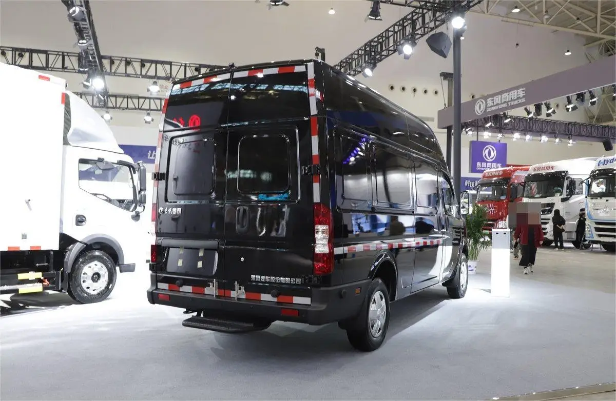 Electric 3 Seats Cargo Logistic Box Van with 77.28kWh CATL Battery 220km Mileage Range 1.62 ton Payloading Capacity Microvan