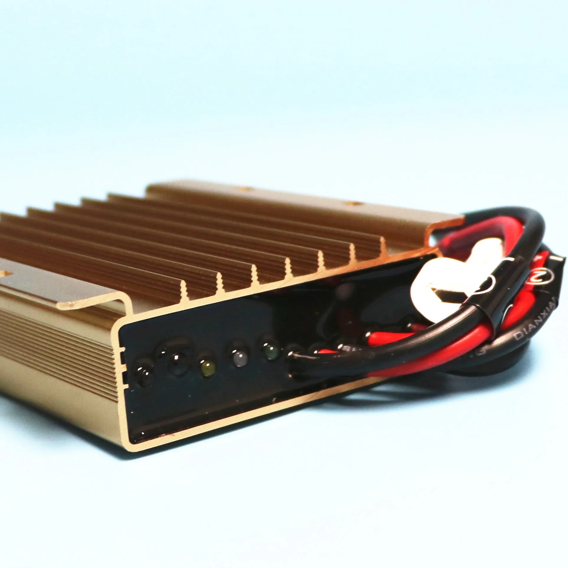 
auto intelligent manual MPPT wireless waterproof lithium solar charger controller for led street light 