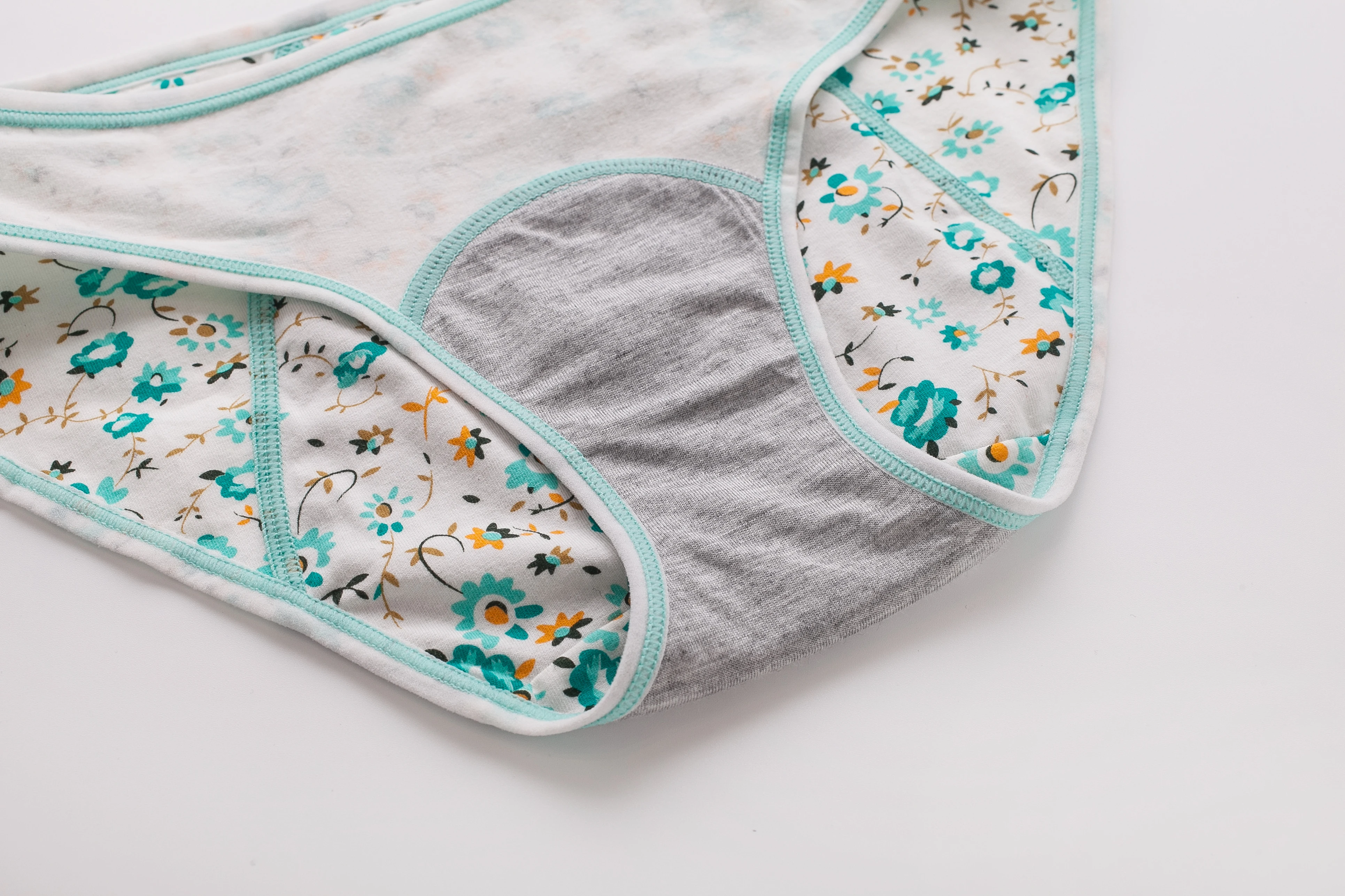 Plus Size Women 3 Layers Pattern Print Absorbent Briefs Postpartum Incontinence Period Menstrual Underwear 3 Pack