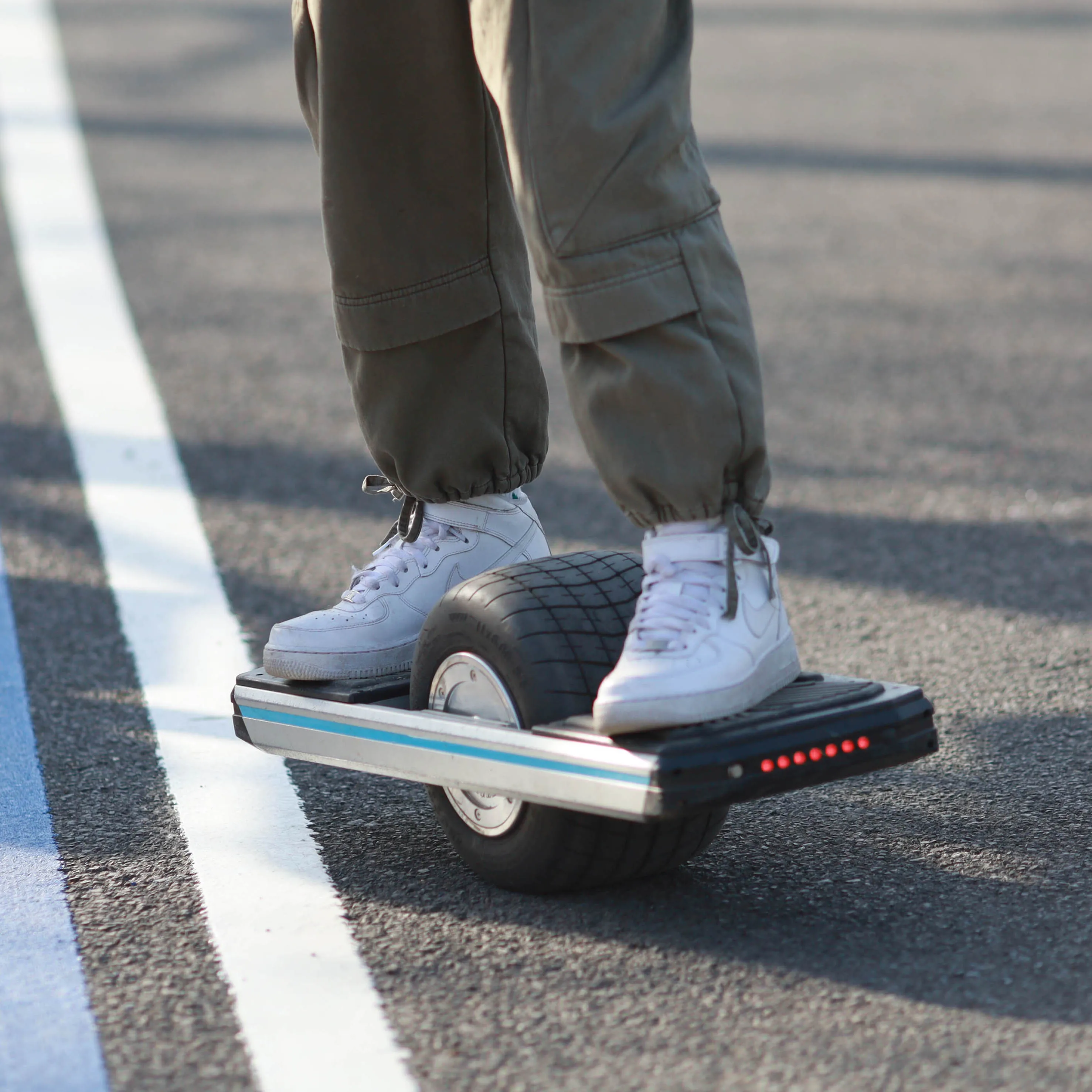 2021 popular all terrain e board  scooter which has different prices and pads