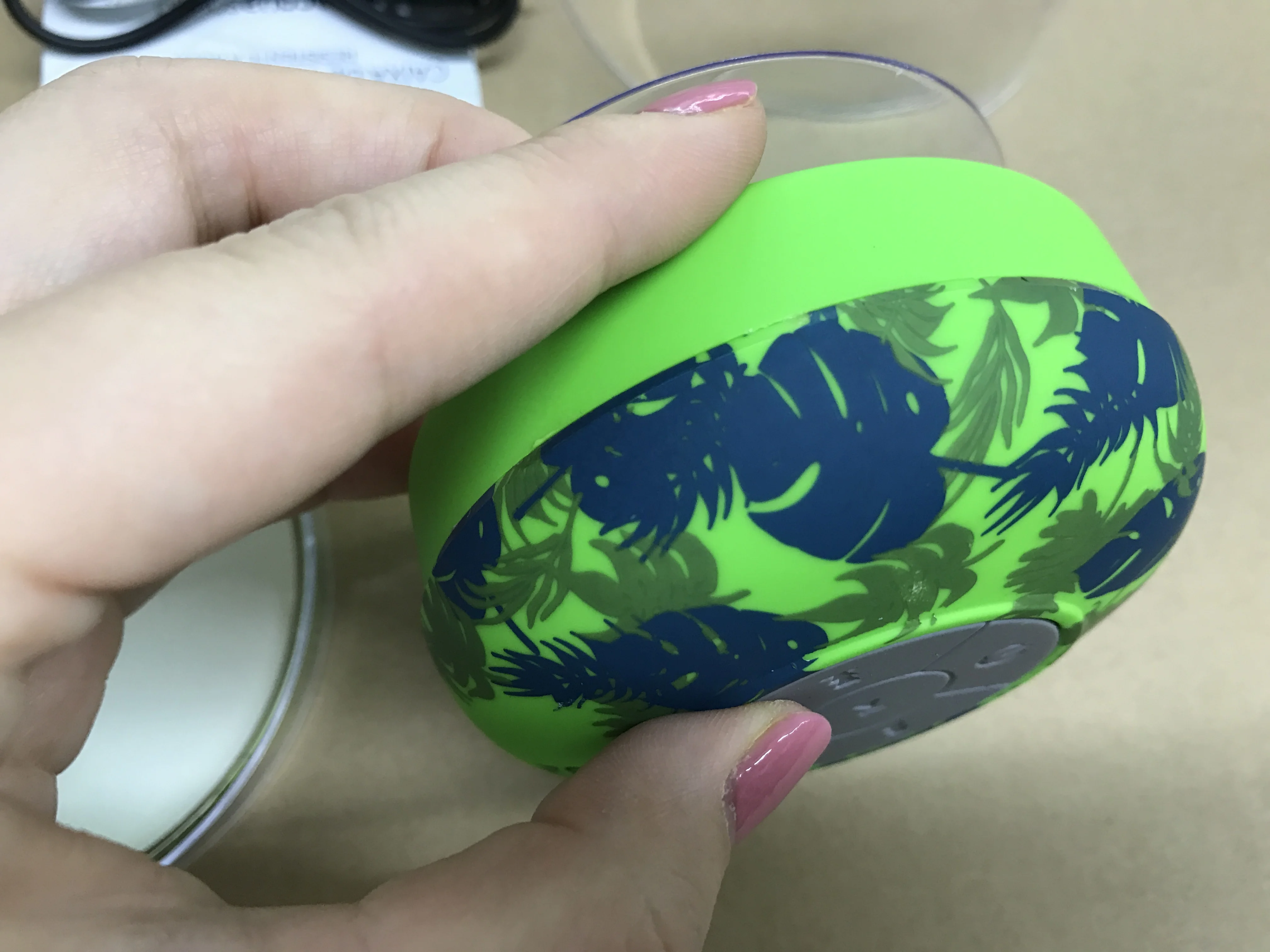 Portable car speaker waterproof suction cup bathroom speaker professional audio wireless speaker