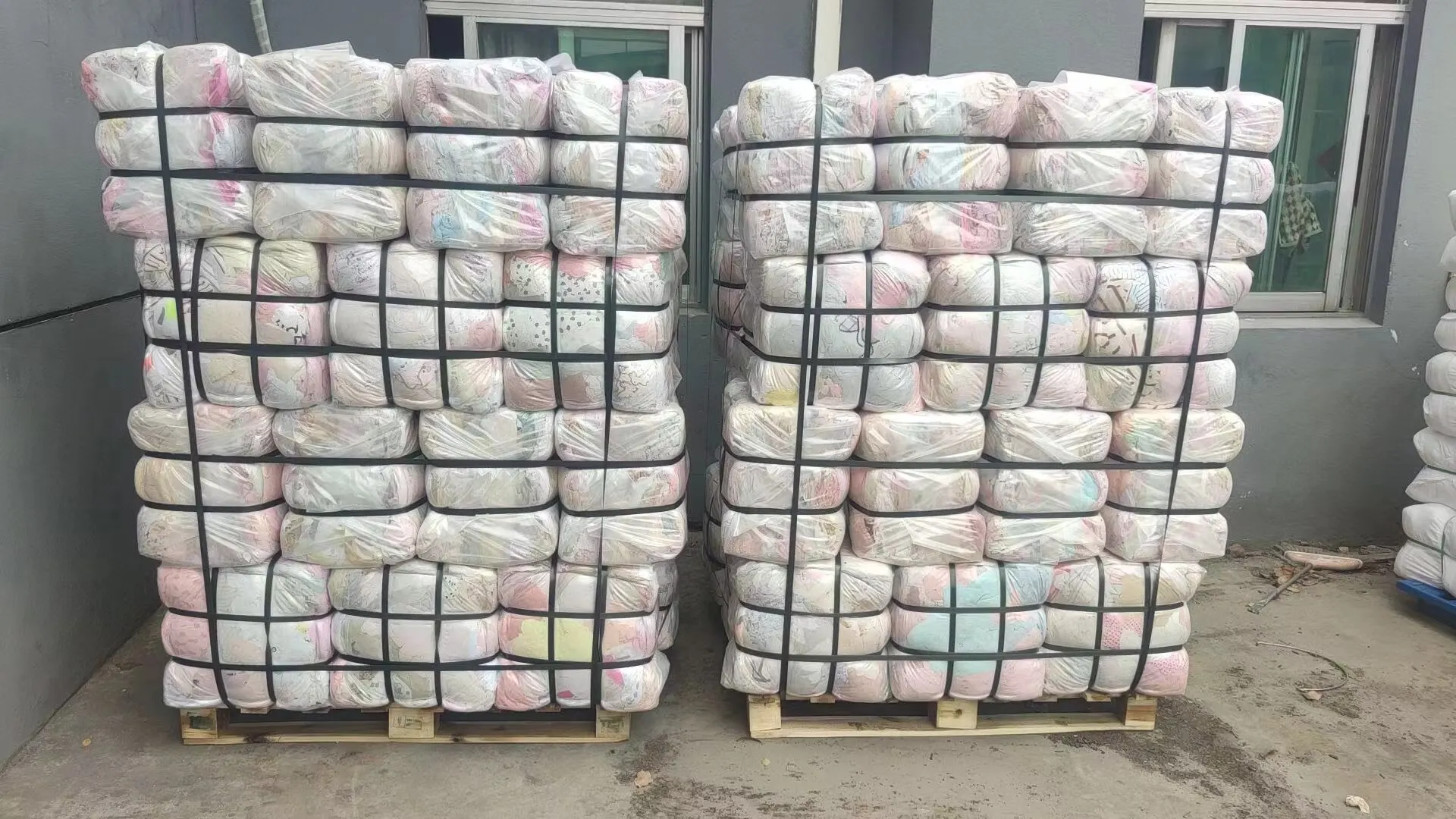 Cut Colored Sheeting Rags 100% Cotton Bed Sheets Painter Rags Star Rate Sheeting Textile Waste Recycled Cotton Cloth