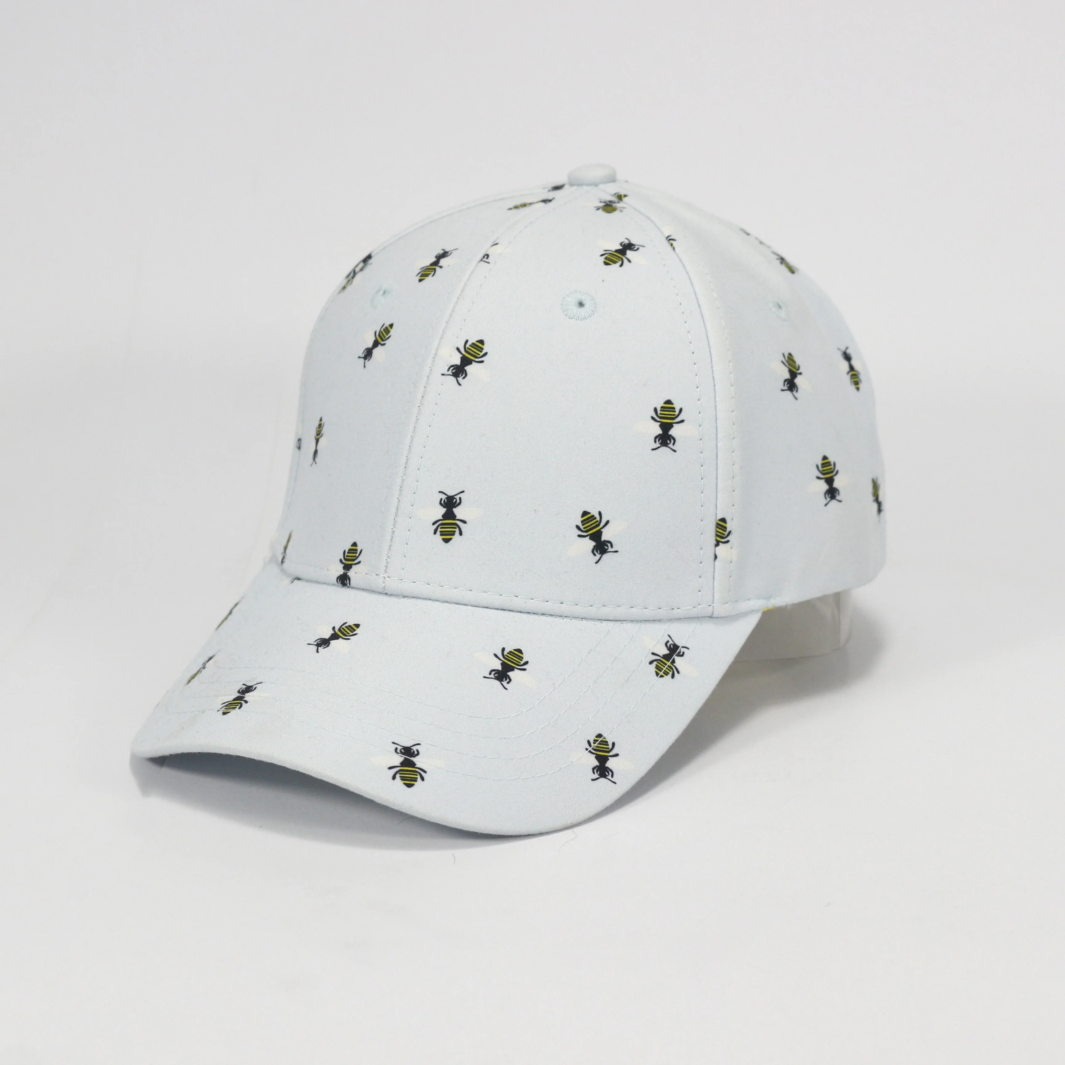 Бейсболка с изогнутыми полями