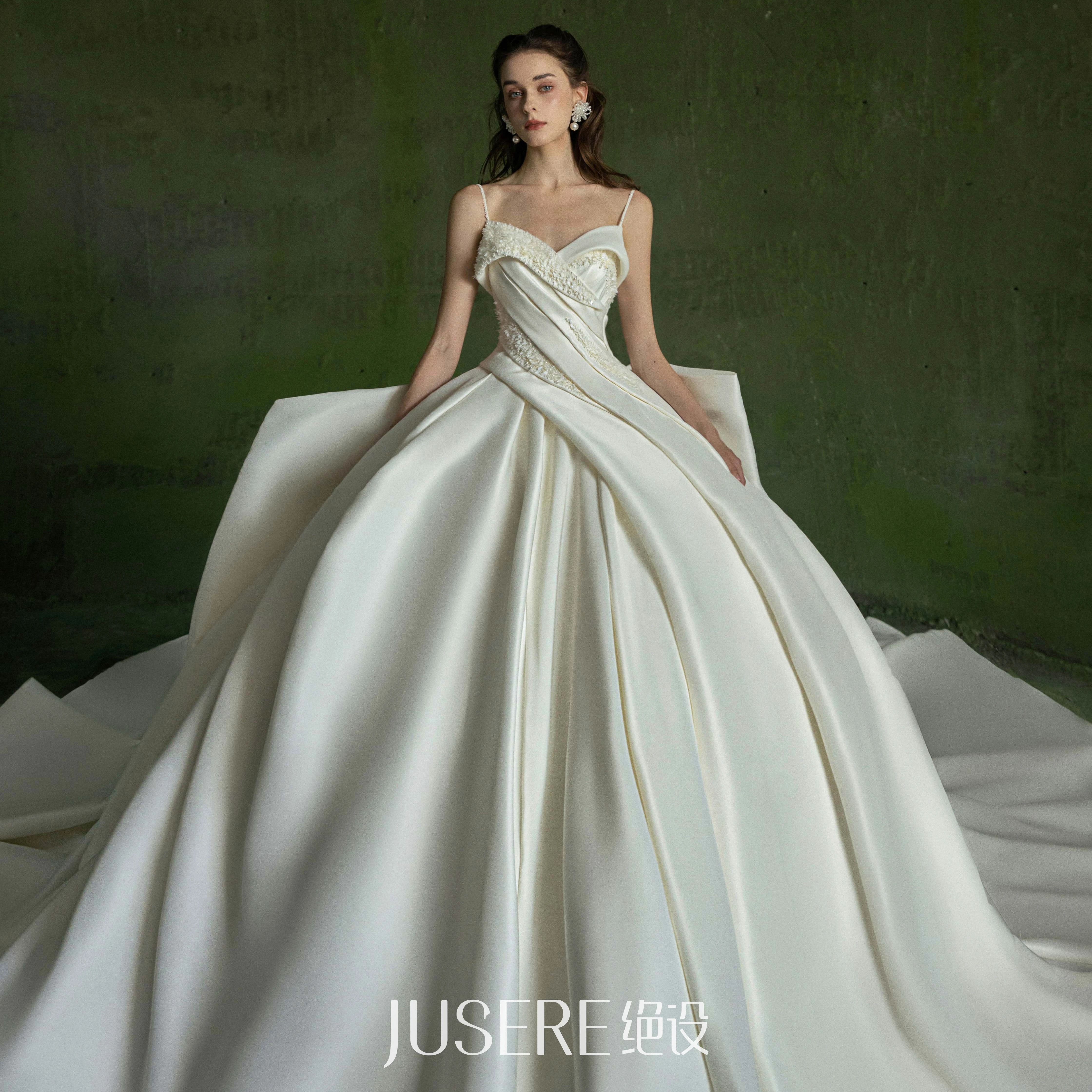 New collection spaghetti strap pleats bodice heavy beads ball gown wedding dress elegant satin bridal gown