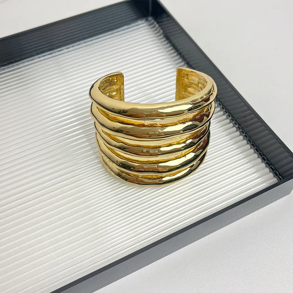 2024 New Arrival Exaggerated two tone open alloy vintage chunky bracelet metal leather splicing wide coil cuff metal bracelet