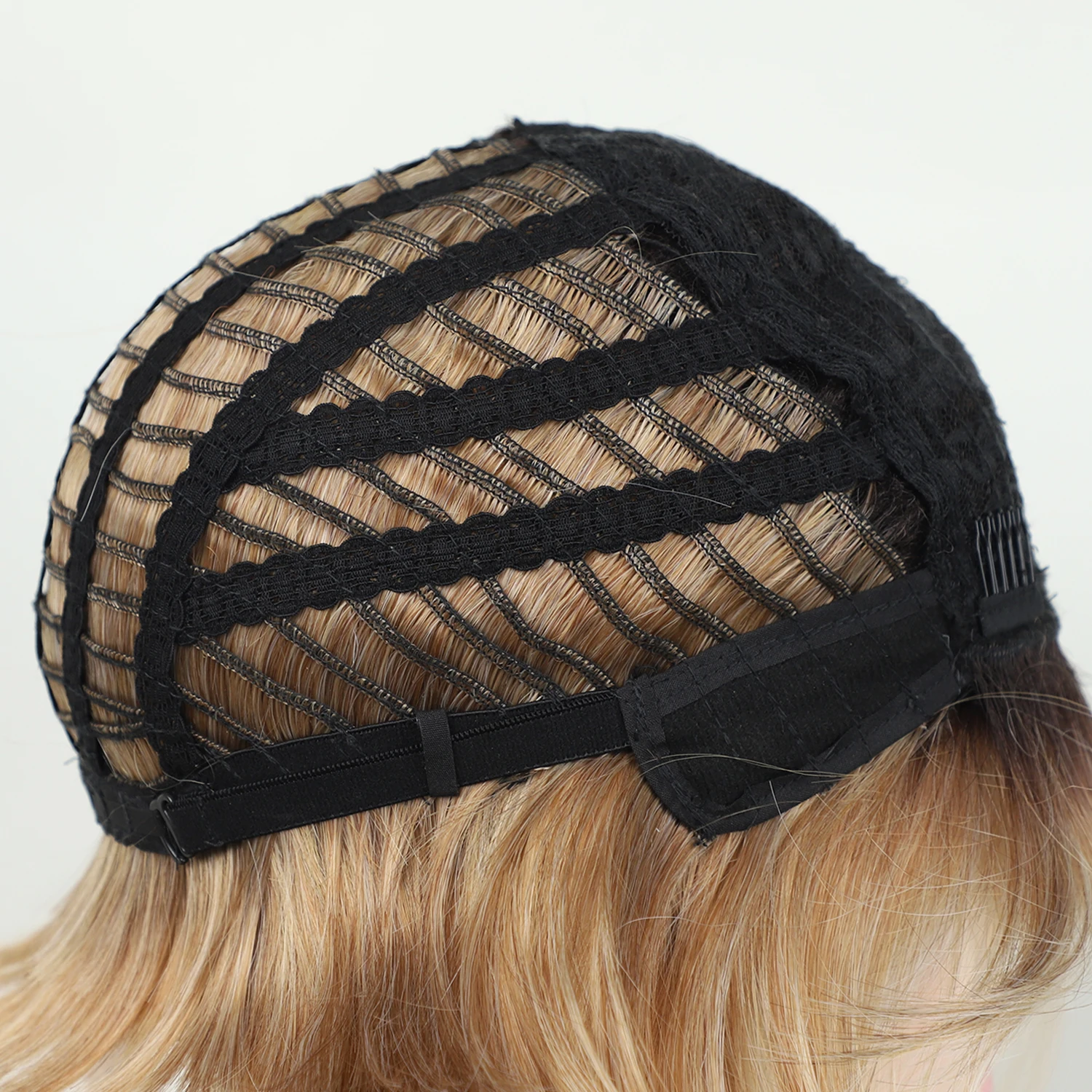 Aishili wholesale short blonde pixie bob wig with bangs golden mixed blonde layered straight bob wigs