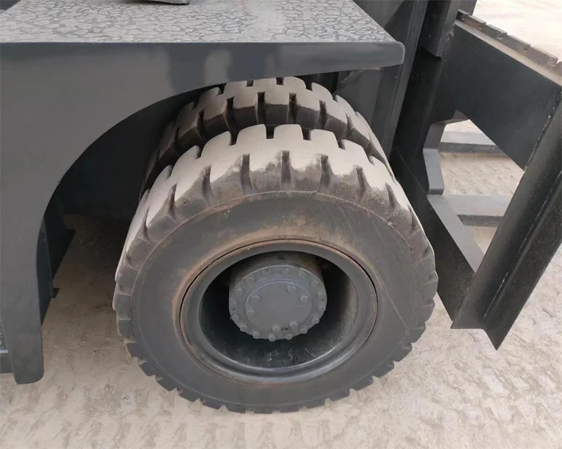 very hot sale Japan made TCM FD60 FD60Z8 6 ton used secondhand diesel forklift with solid tires