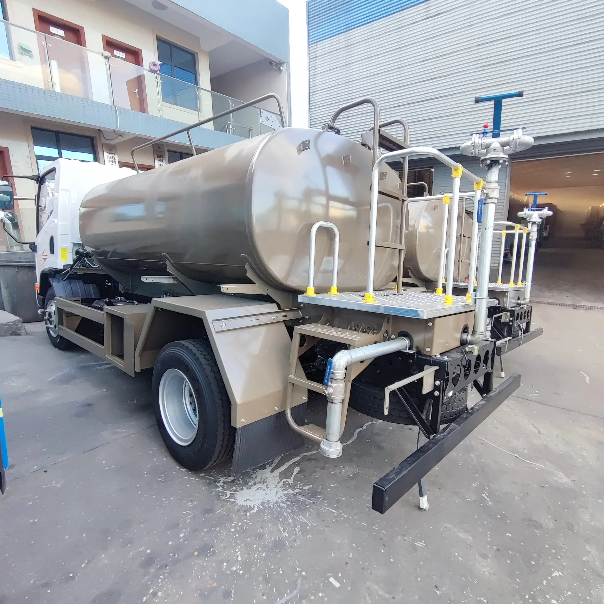 FAW Water Truck Low Price Water Transport Truck 6CBM Garden Greening Sprinklers Carbon Steel Sprinkler fire truck