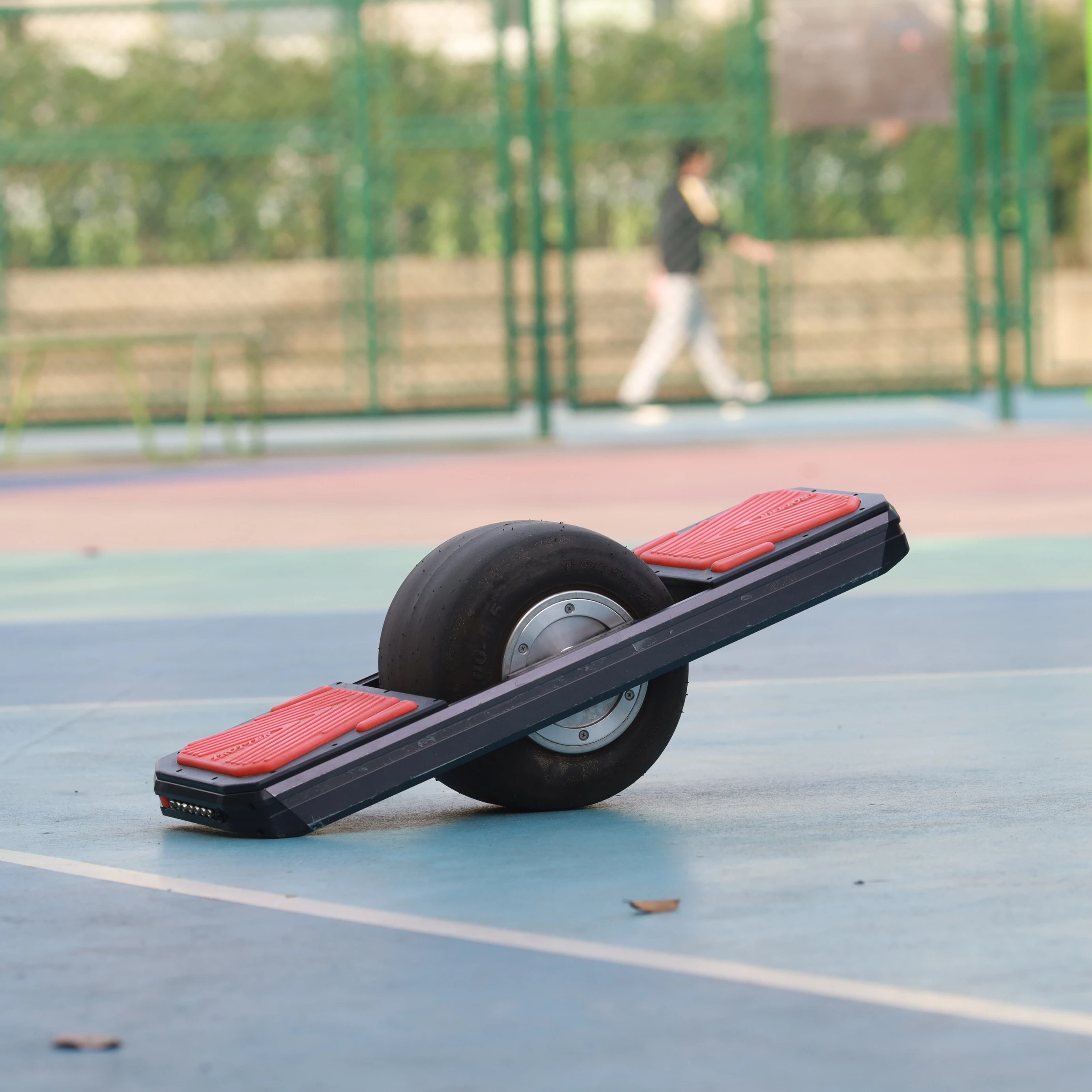 New Design One Wheel electric scooters with CE Certificate just like xiaomi