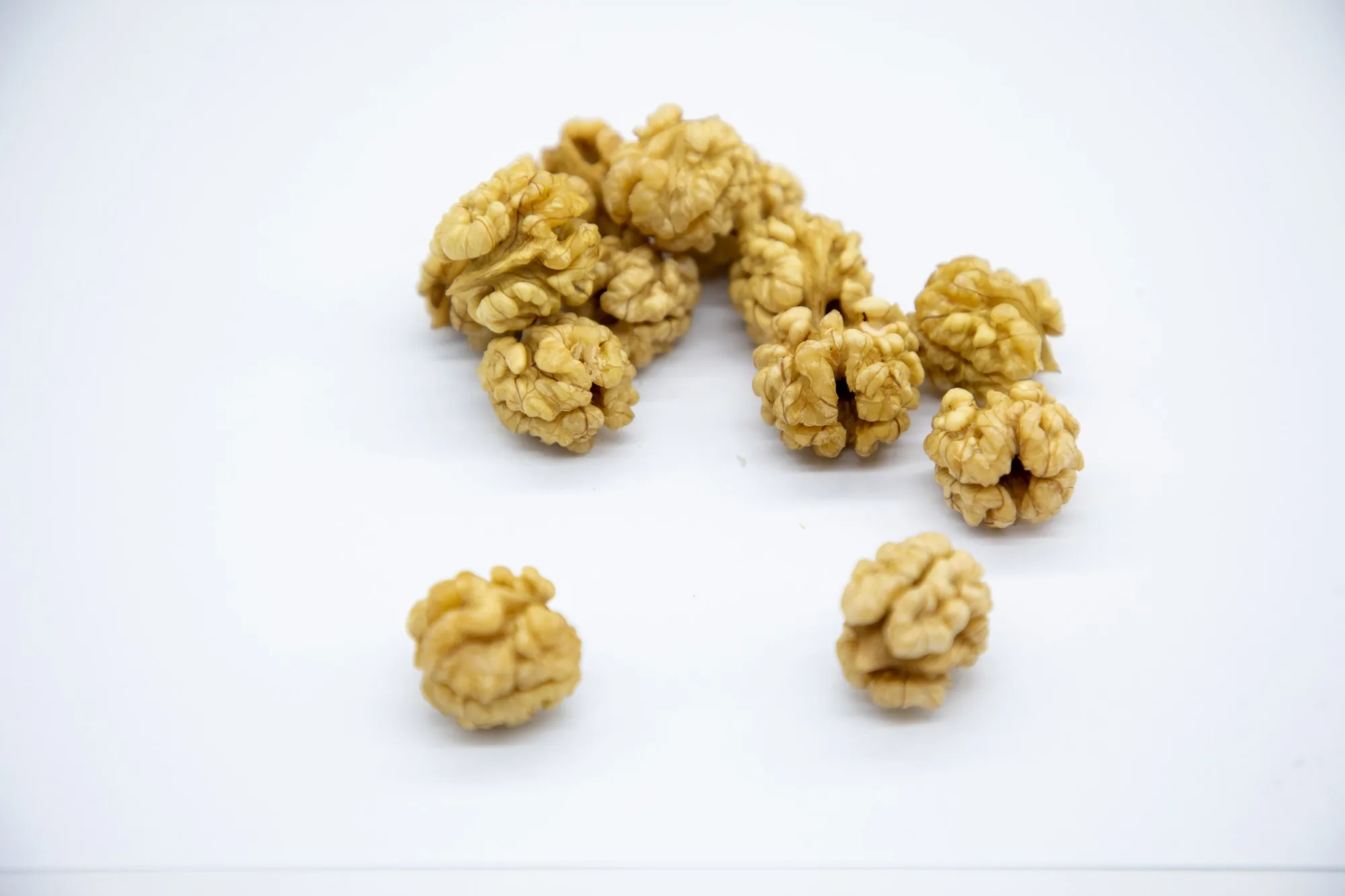 Healthy snack top grade organic walnut kernels peeled walnuts nuts in bulk from Uzbekistan manufacturer