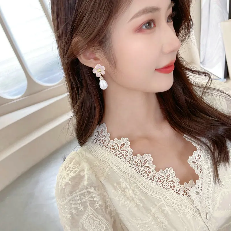 Fashion Jewelry Earrings Luxury Elegant Cubic Zirconia Flower Pearl Dangle Earrings for Women
