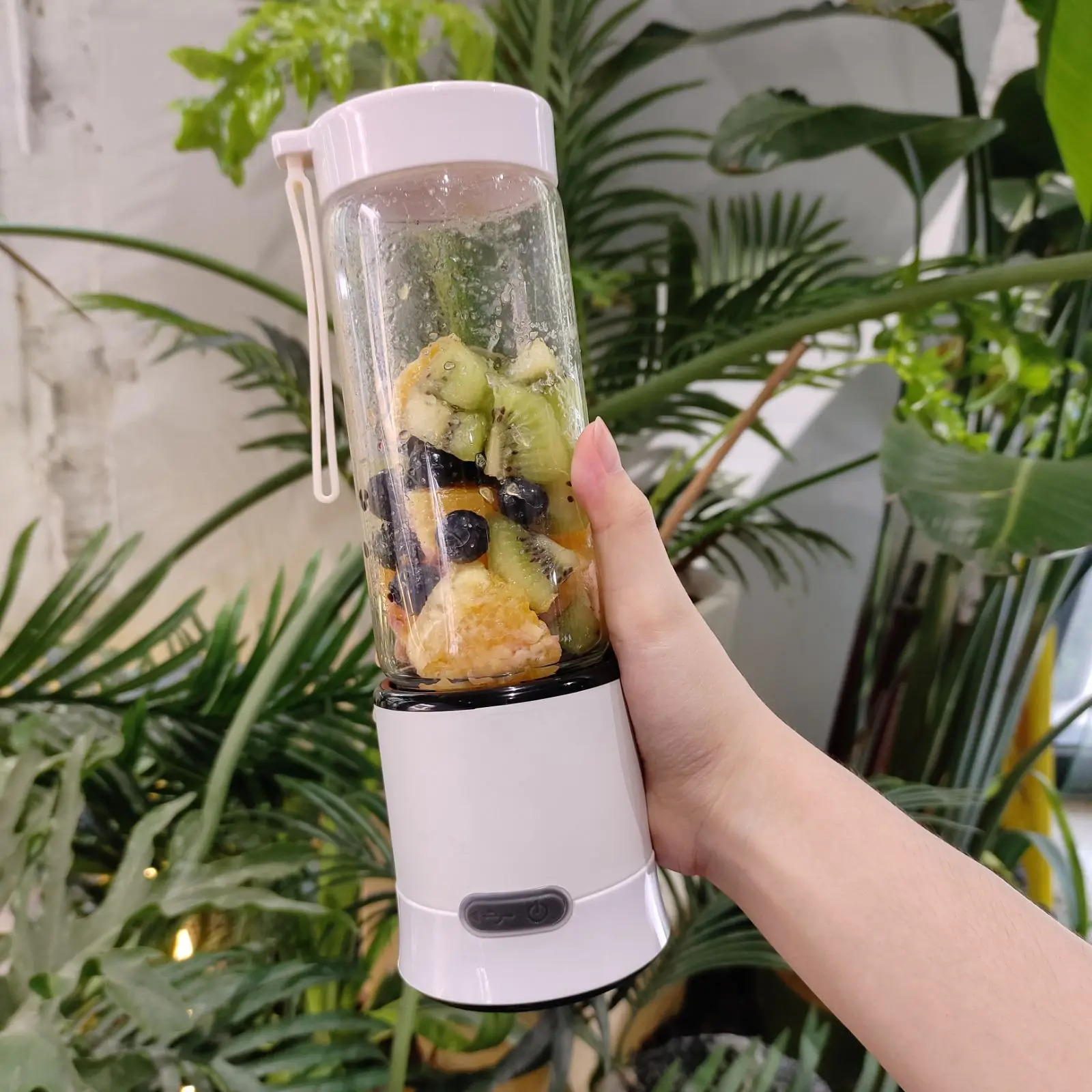 Wholesale Kitchen Rechargeable Appliances Mini Food Electric Mixer Small Fresh Fruit Juicer Blender Machine Bottle For Sale