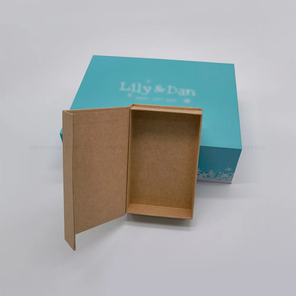 Custom-made green gift box in collection with personal logo